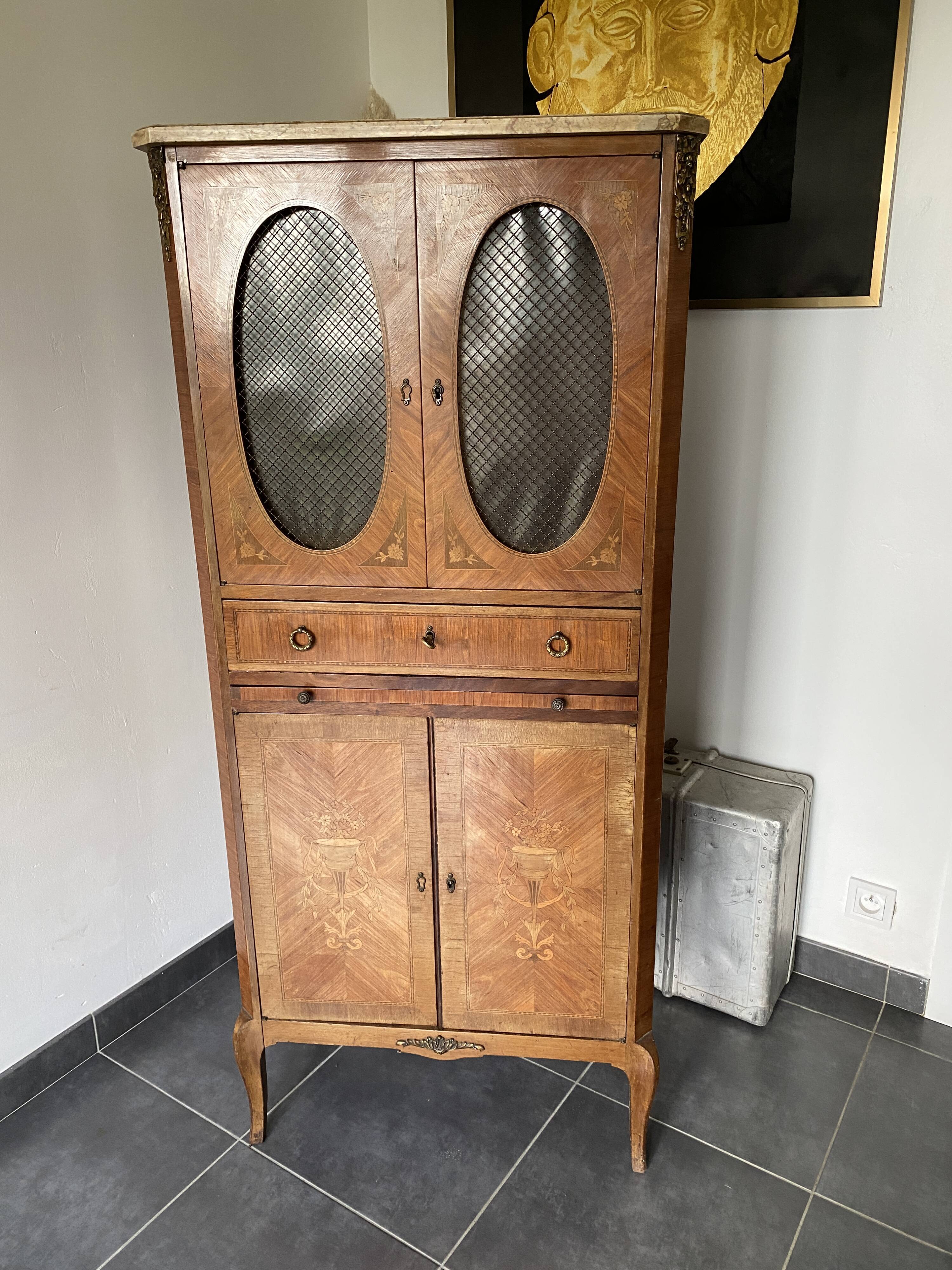Veneer reading cabinet
