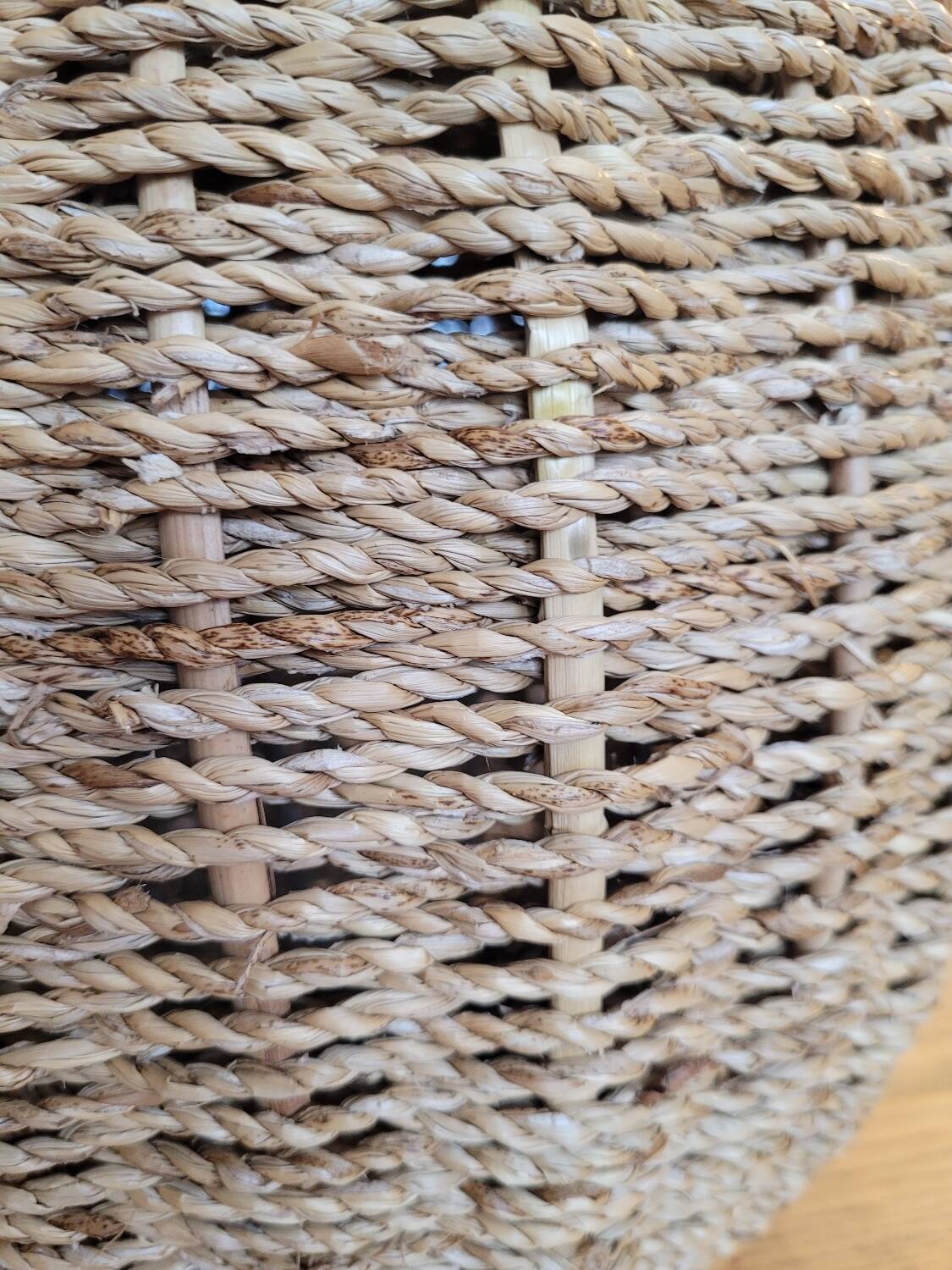 Woven rattan pendant light - H38cm