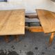 Table à 8 pieds en frêne, avec 6 allonges.