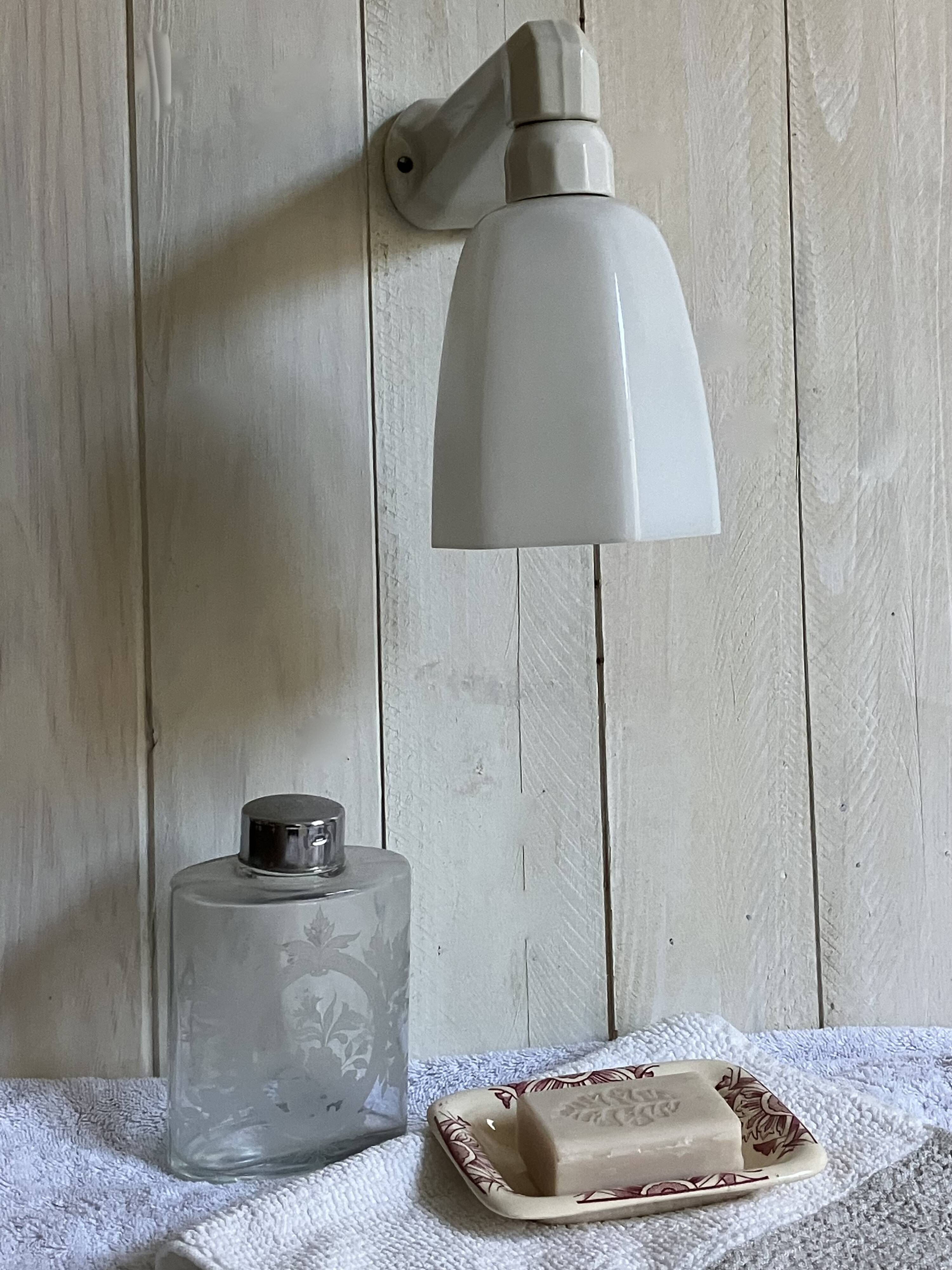 Art deco wall lamp, porcelain and opaline