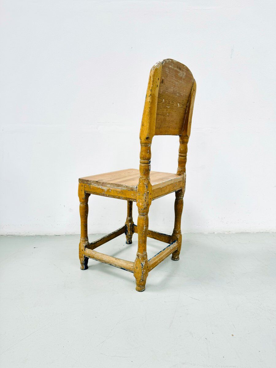 Chaise ancienne suédoise de style gustavien en pin du XVIIIe siècle