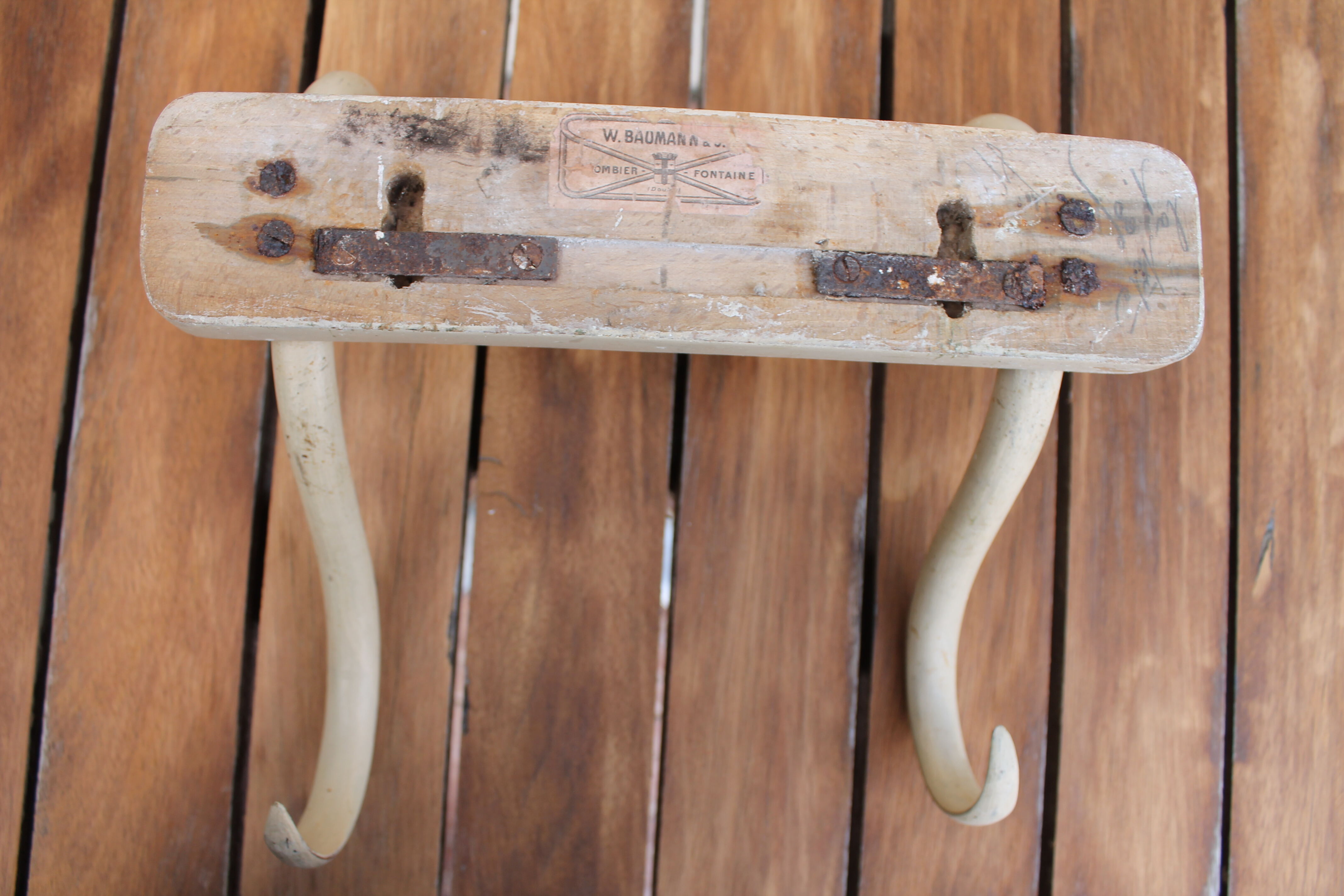 Baumann wall coat rack