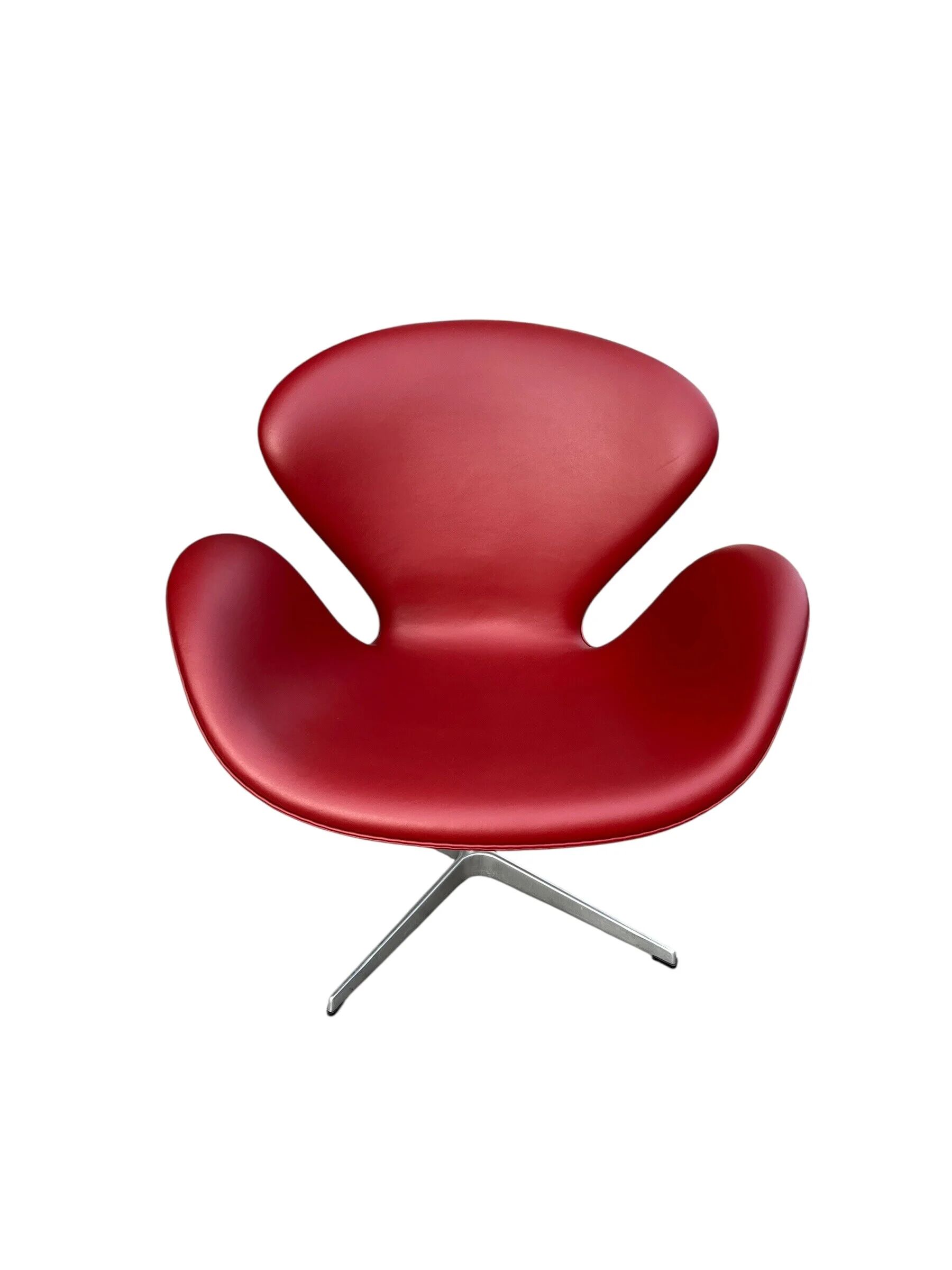 Swan chair by Arne Jacobsen for Fritz Hansen in Indian red leather