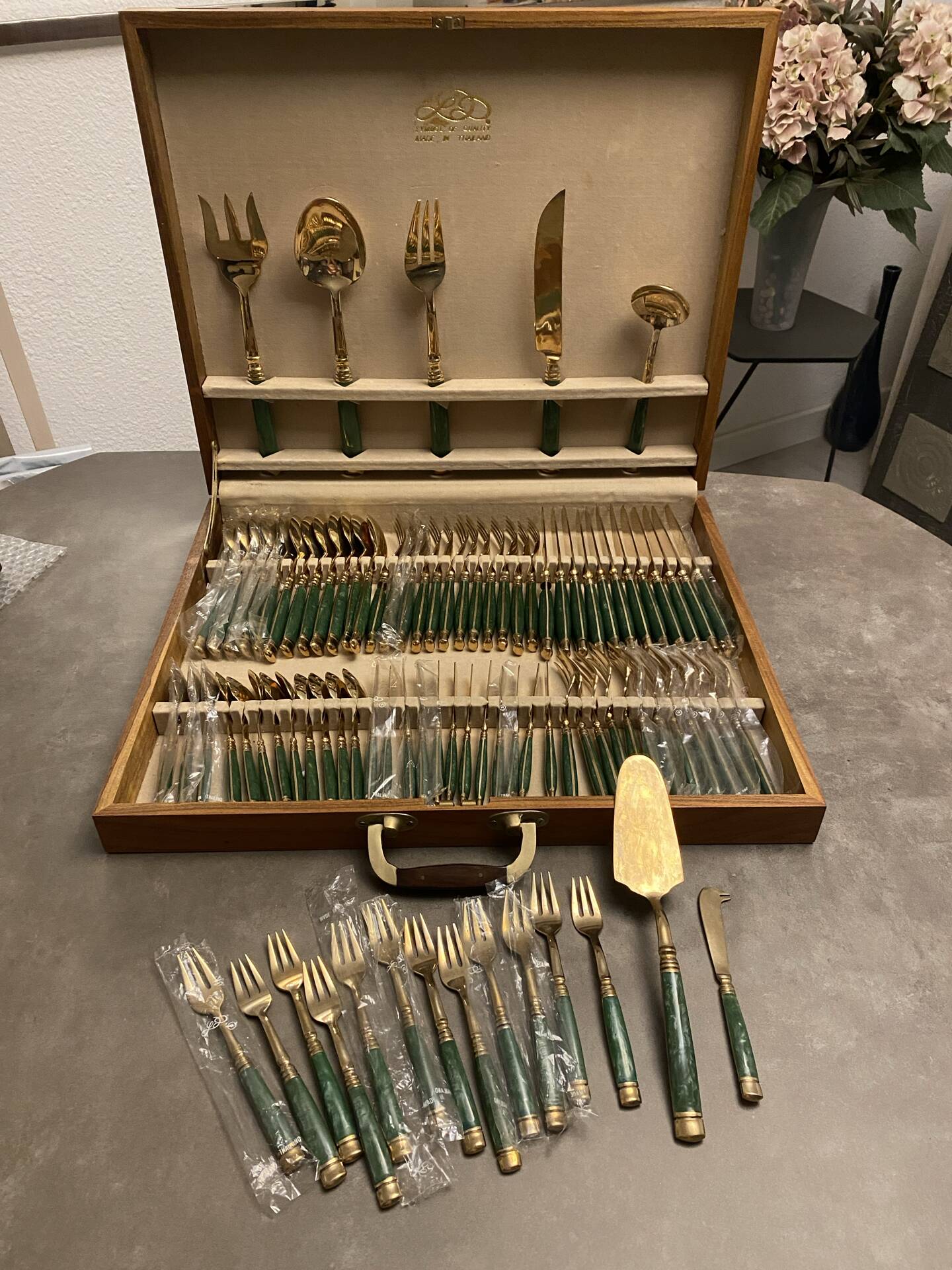 Ménagère Vintage Laiton & Teck Style Mid-Century – 1960/1970 – Manches