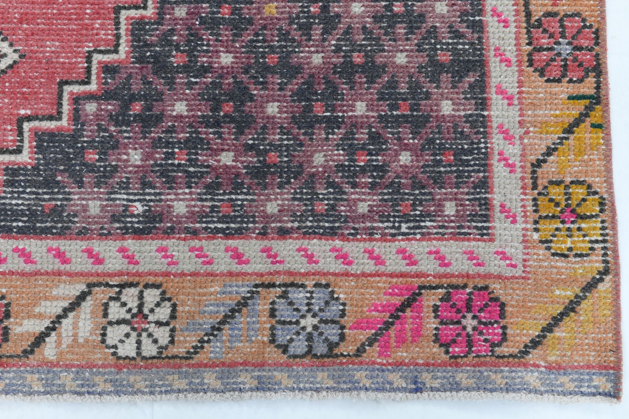 4x8 Pale Red Geometric Vintage Rug, 129x258Cm