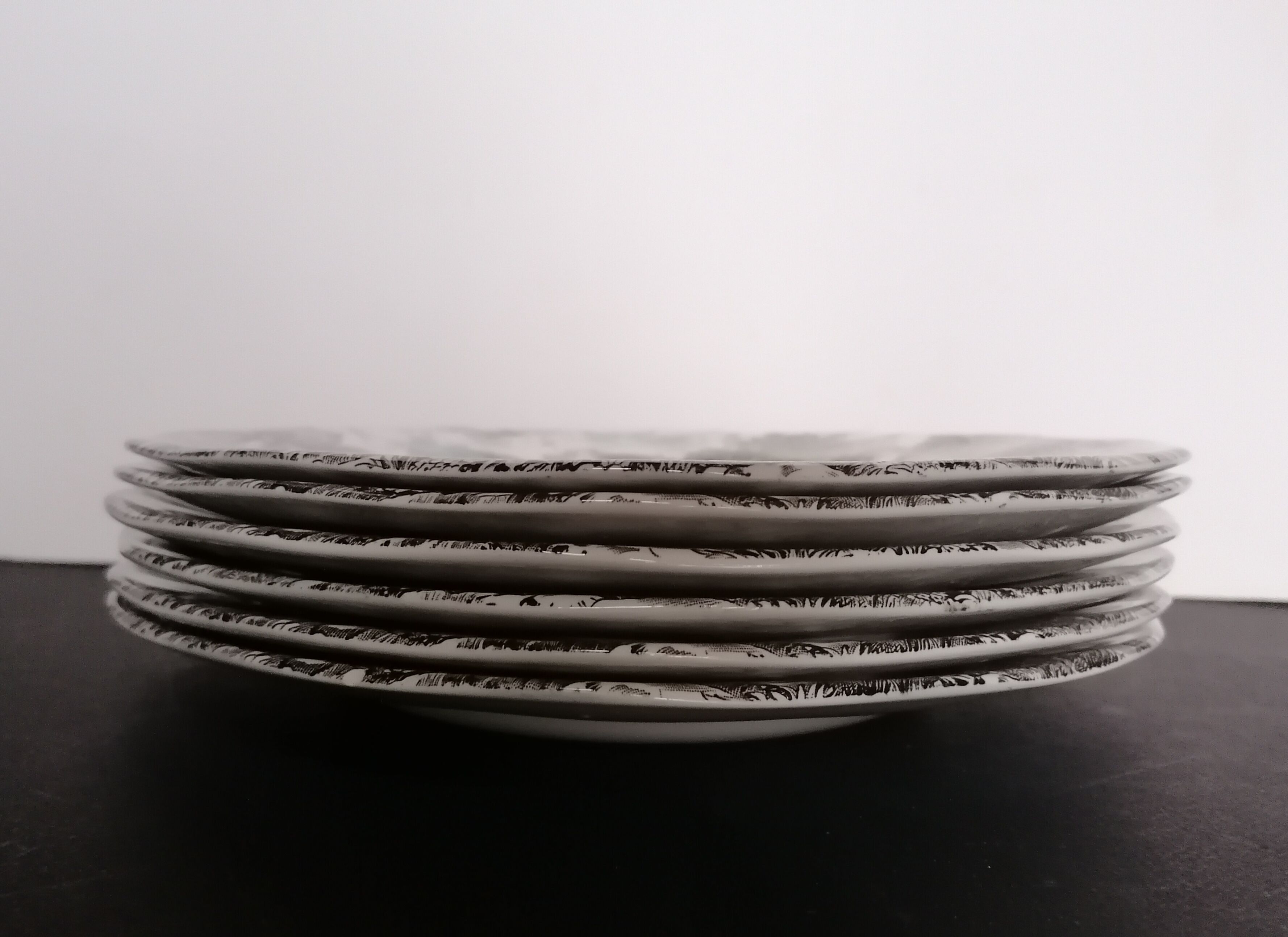 6 Wedgwood old English village dinner plates