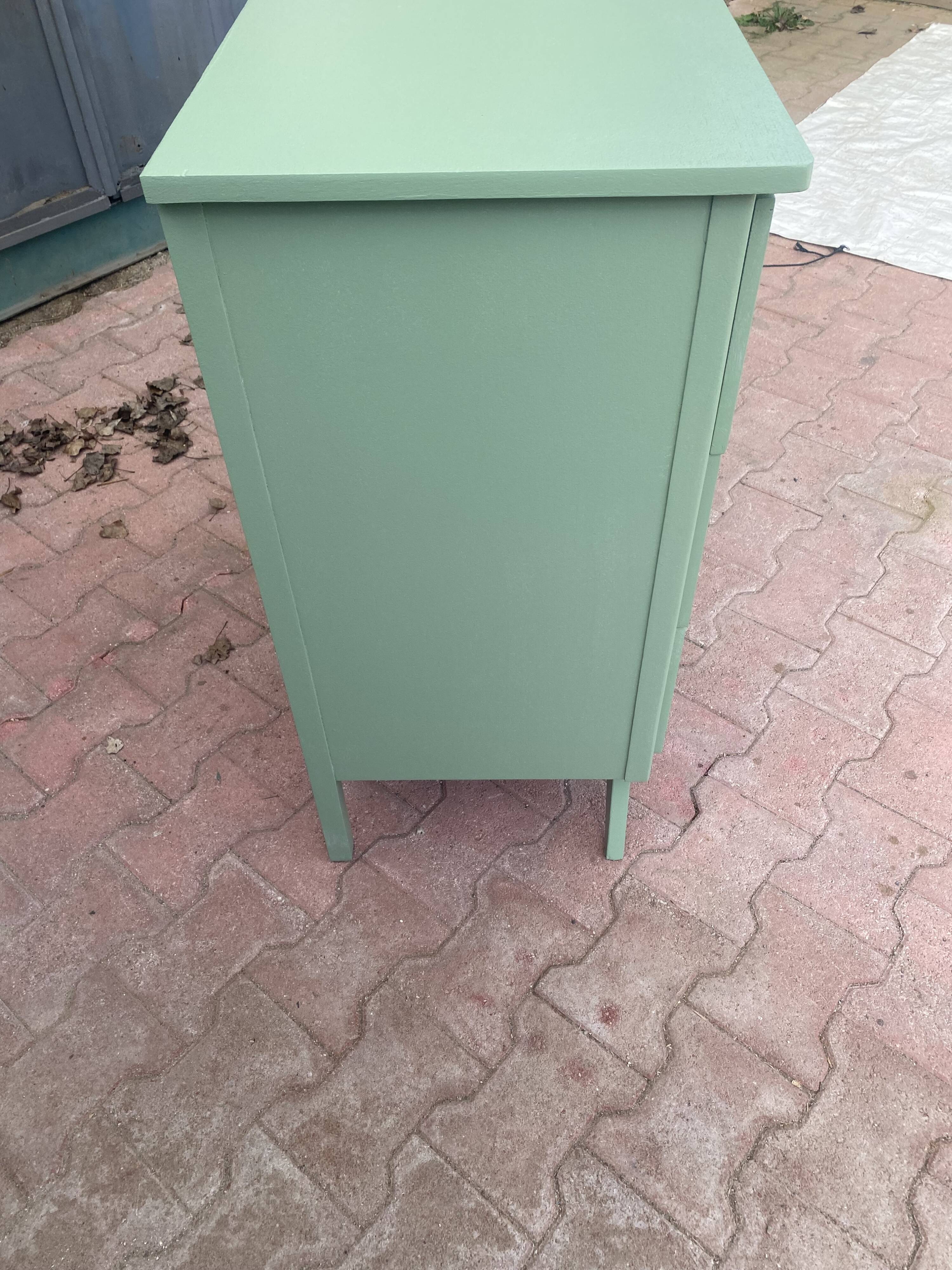 Small chest of drawers
