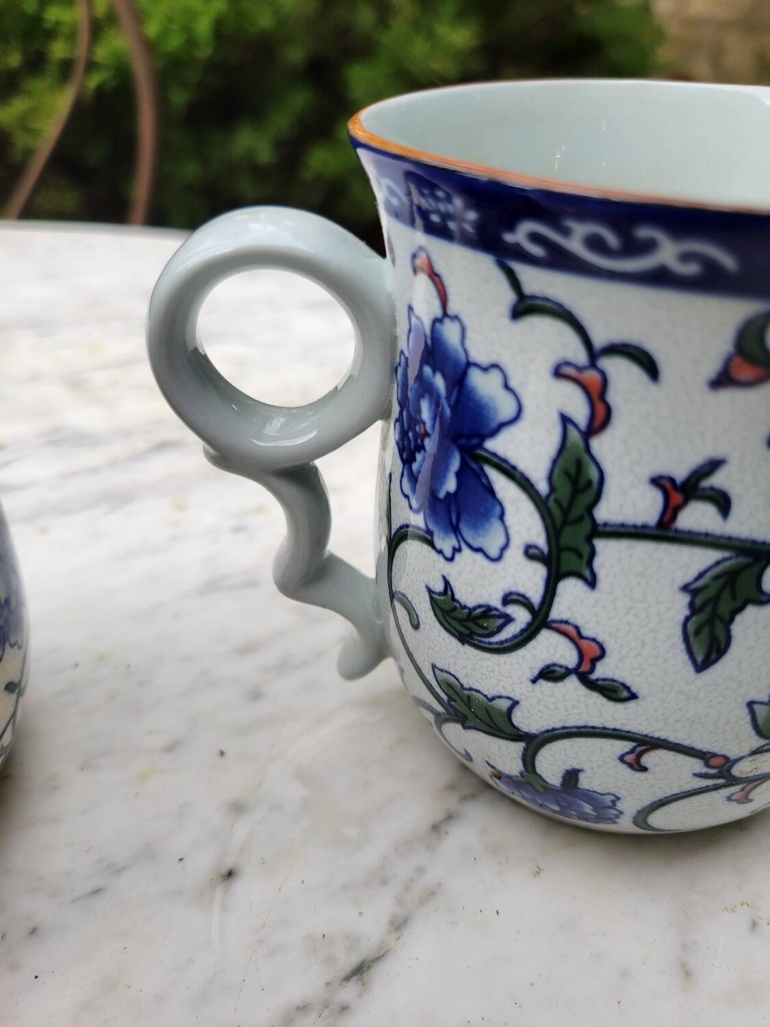Paire de tasse à thé, couvercle et infuseur