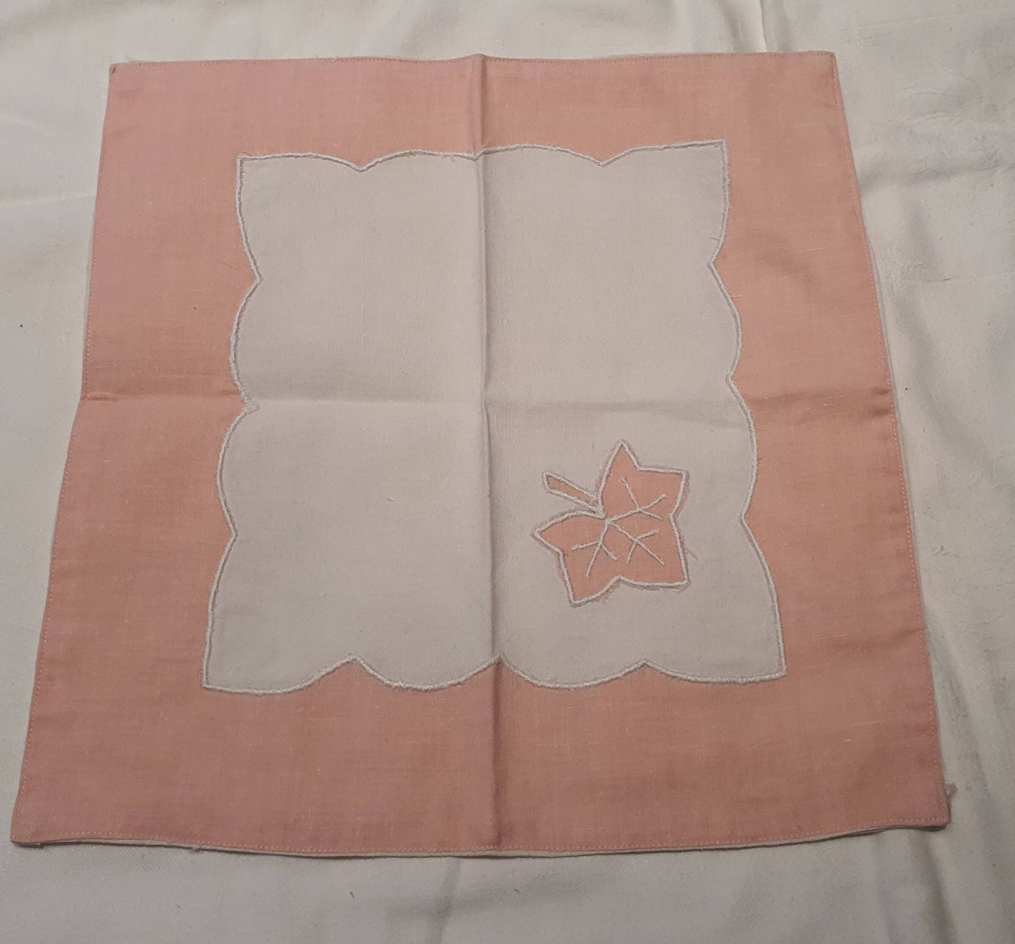 2 serviettes à thé brodées