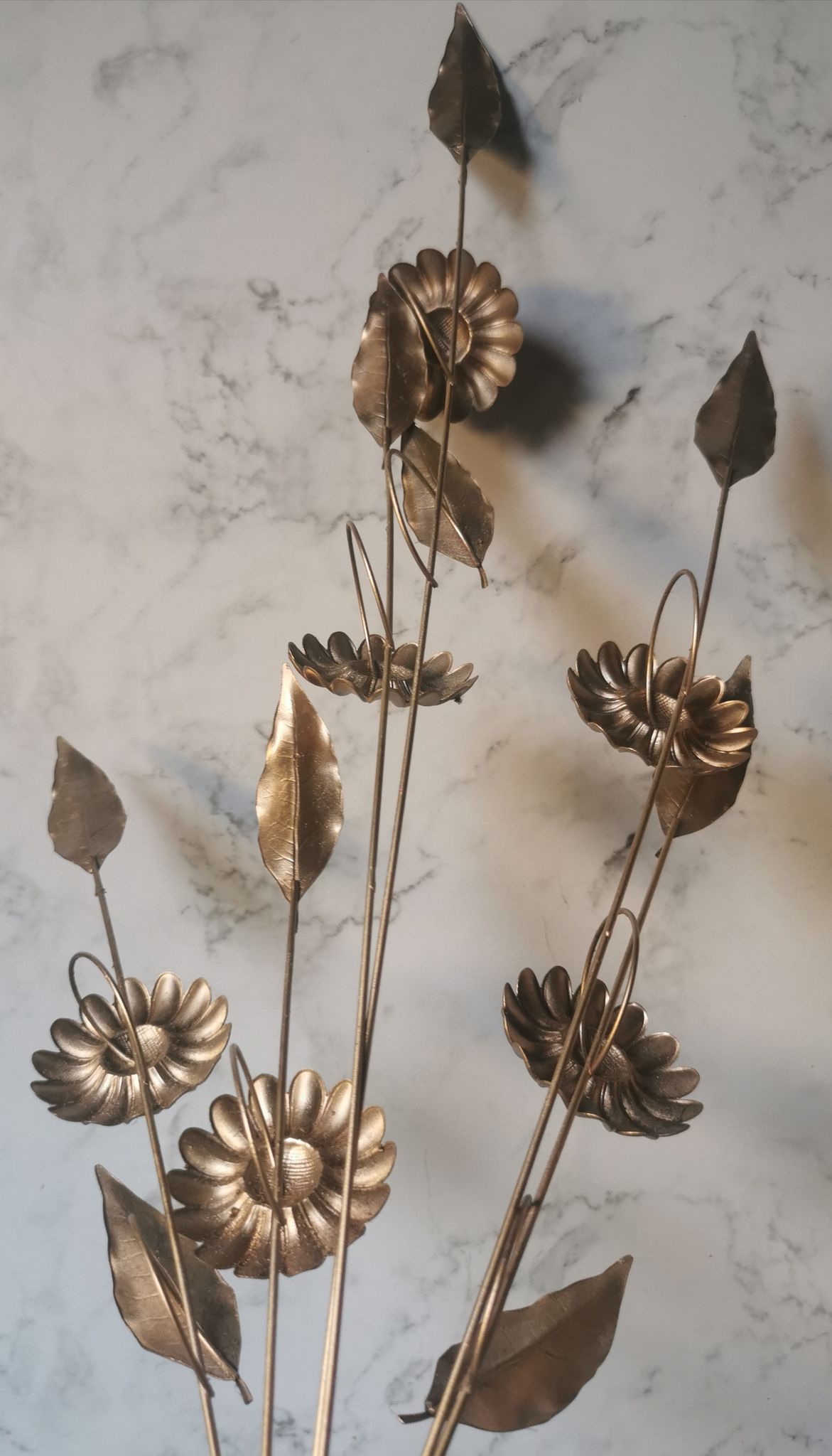 Wall lamp golden metal flowers