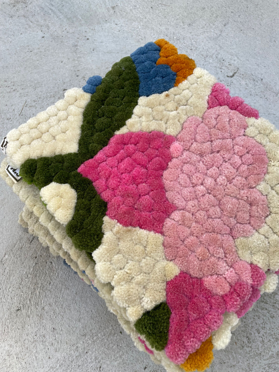 80s floral rug handmade tapitouf in pieces