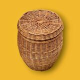 Large vintage wicker basket with lid – circa 1960
