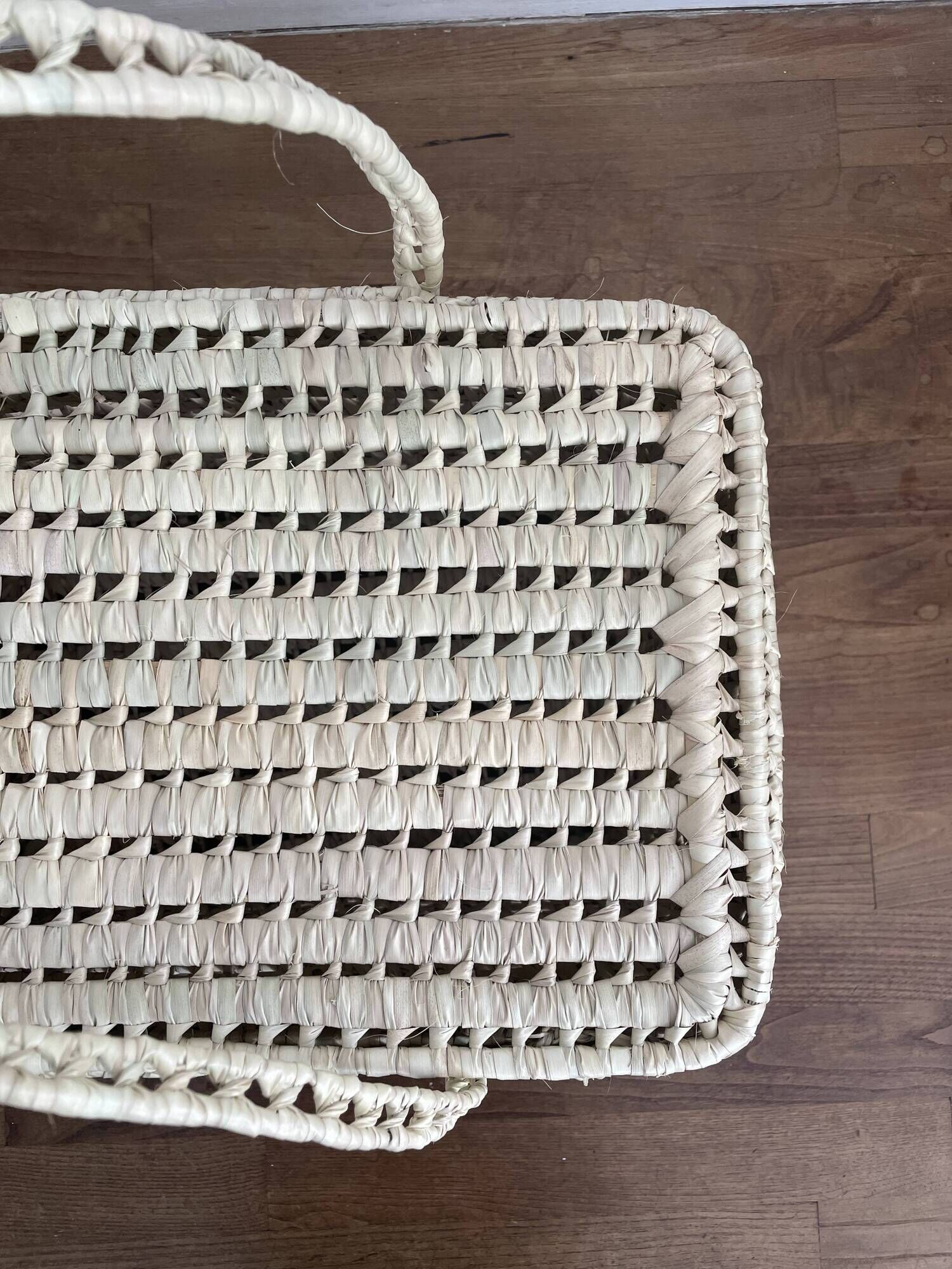 Storage chest trunk in woven doum natural fibers