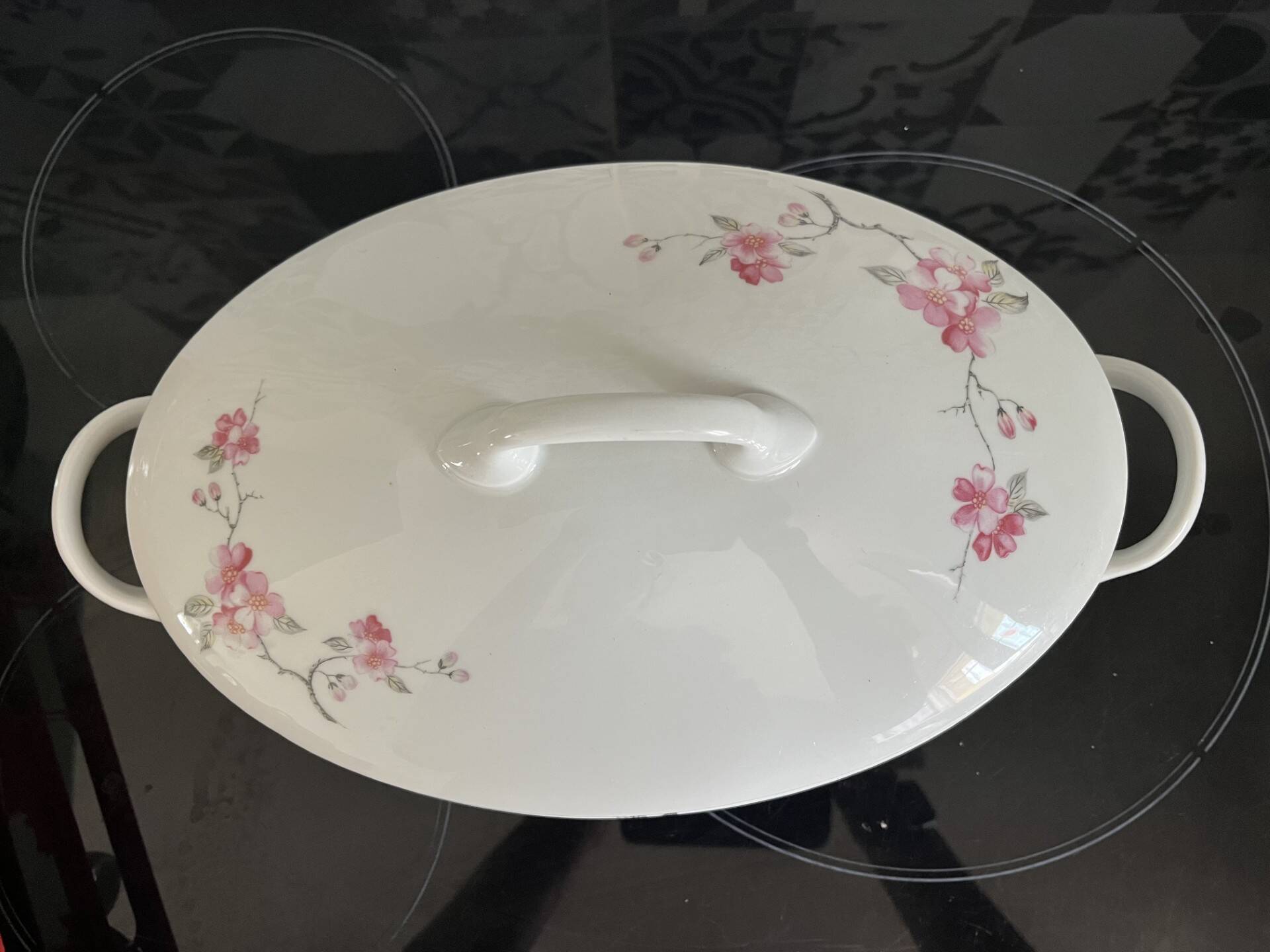 soup tureen
