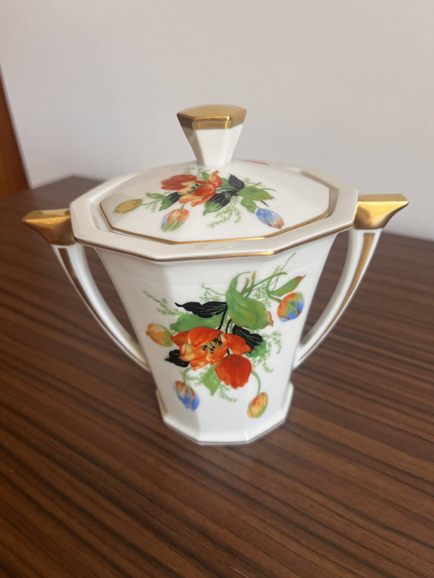 Sugar bowl / Sweet jar