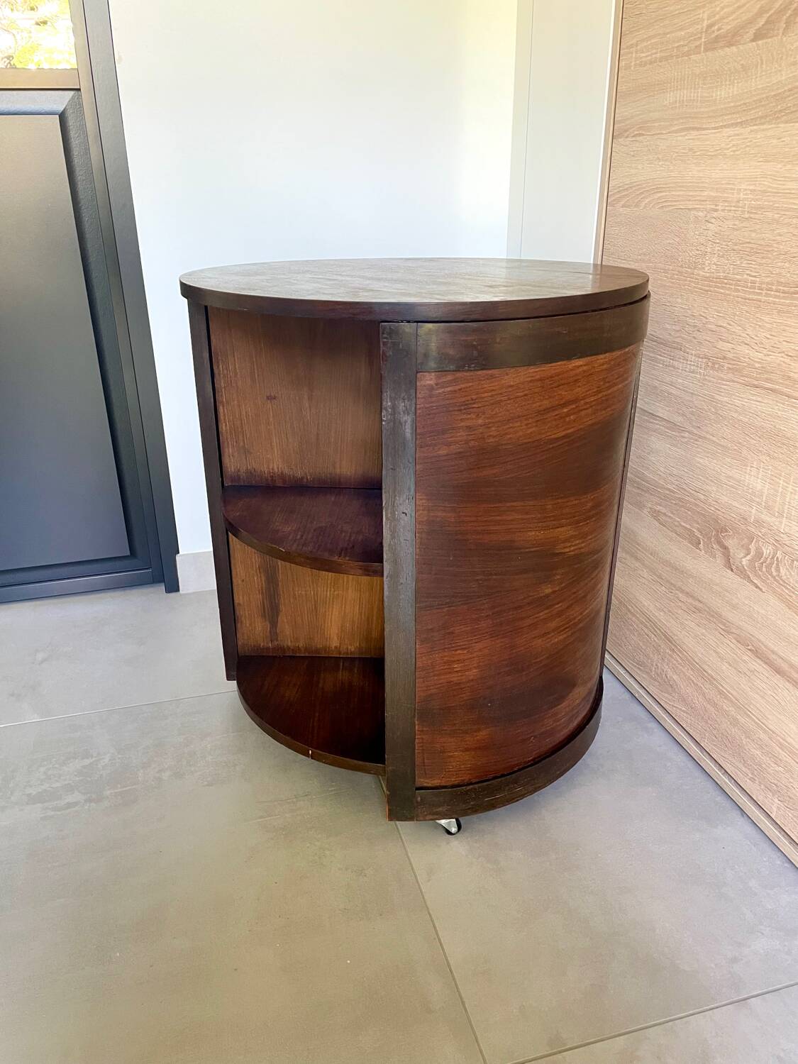 Art Deco rotating round bar in two-tone wood