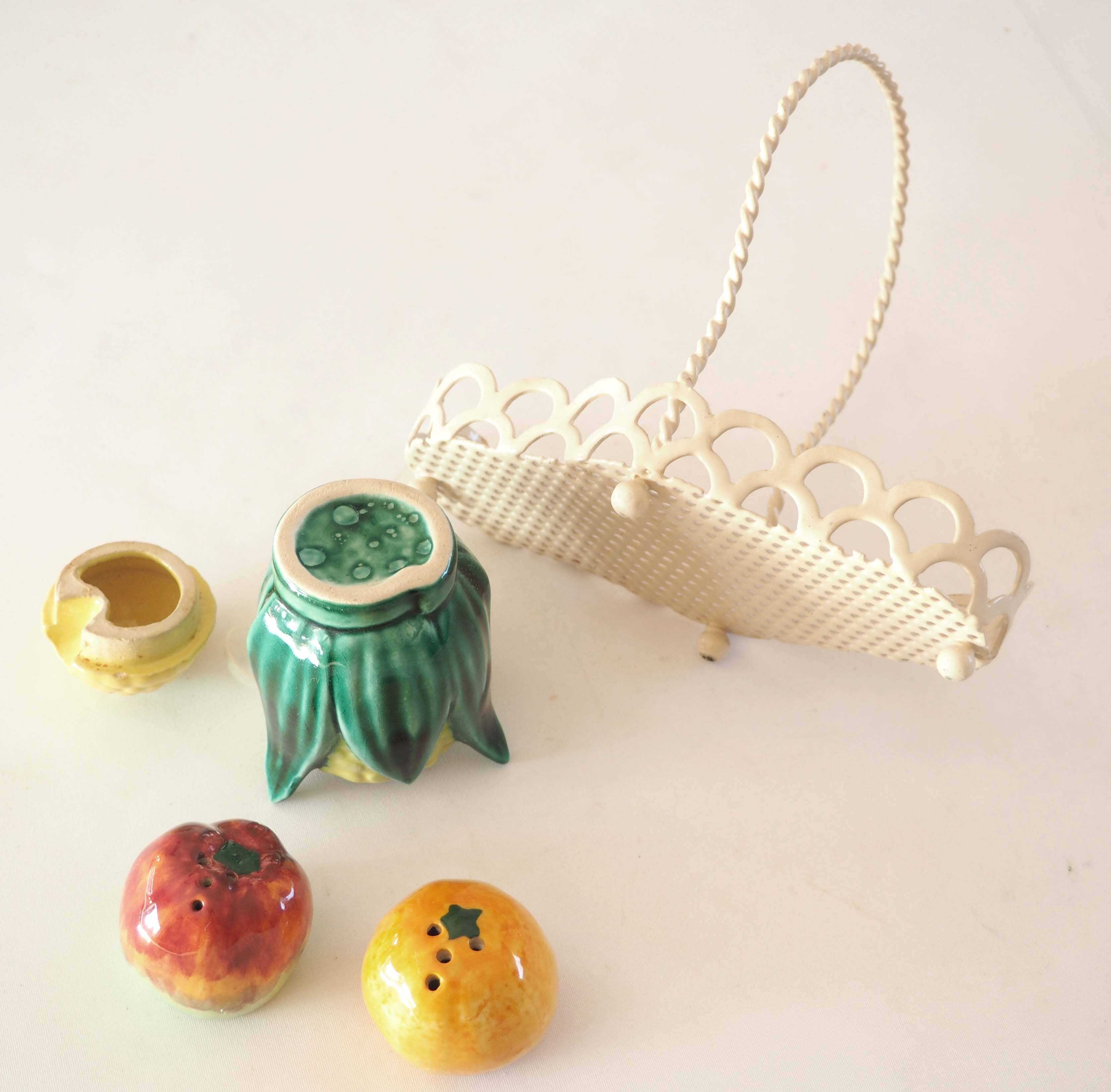 Salt and pepper set in slip and its basket