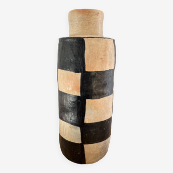 Sejnane terracotta vase
