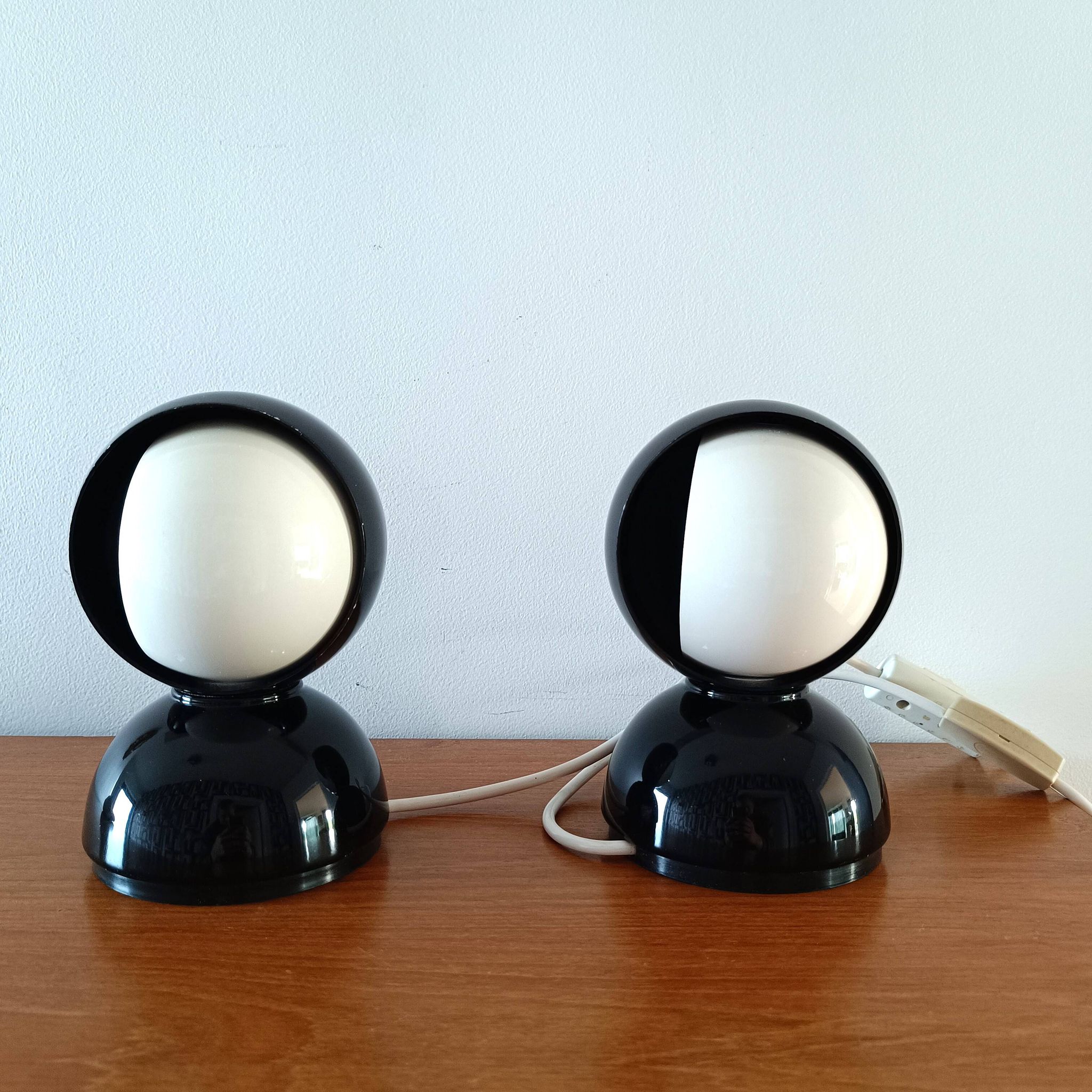 Set of 2 vintage black and white Eclisse lamps - Magistretti for Artemide