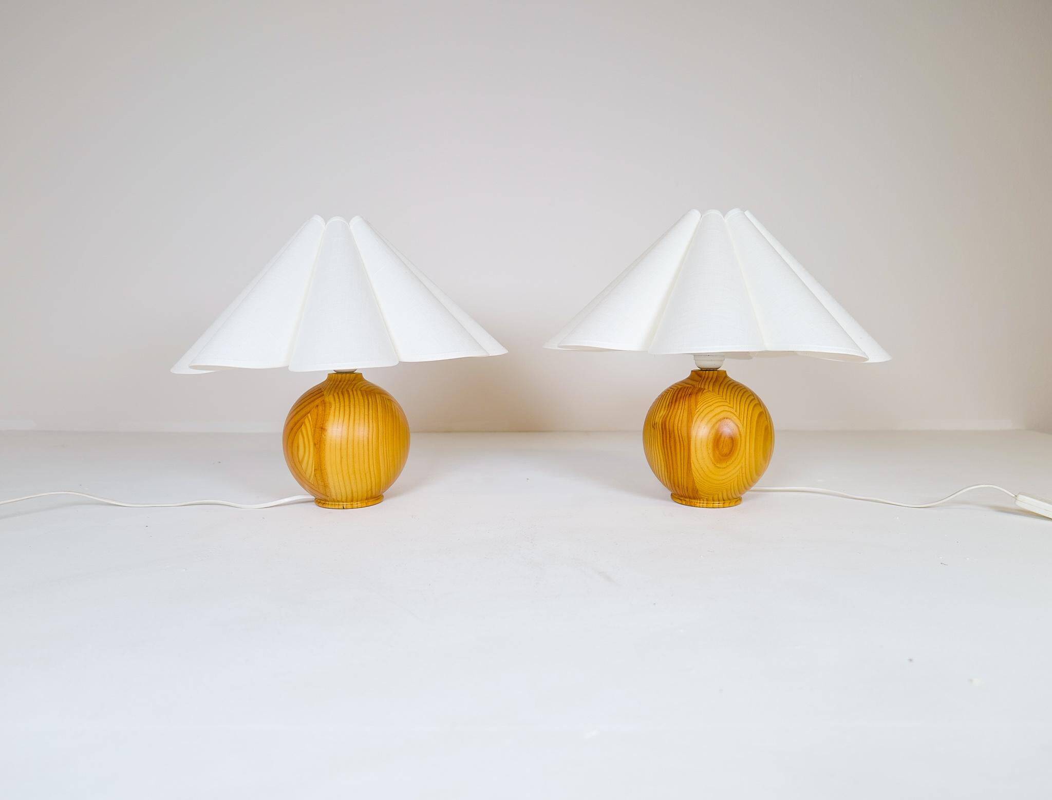 Sculptural modern table lamps from the mid-century in solid pine, Sweden, 1970s.