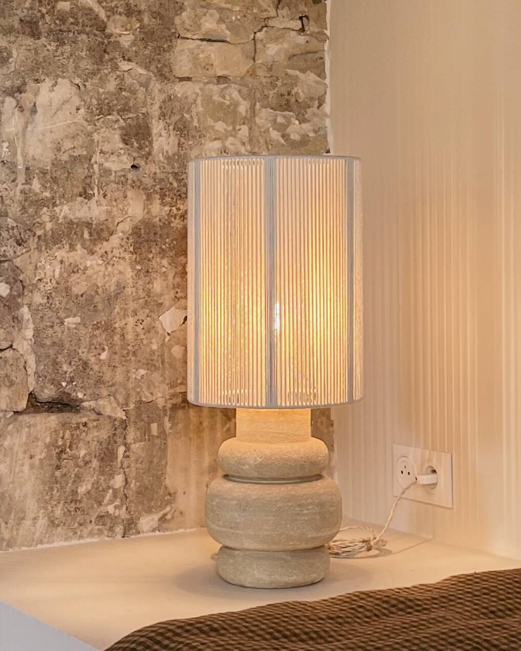 Gard stone lamp and woven cotton thread lampshade
