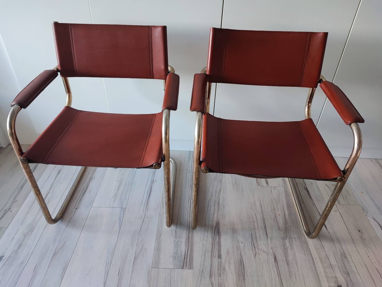B34 armchairs, cognac leather and gilding