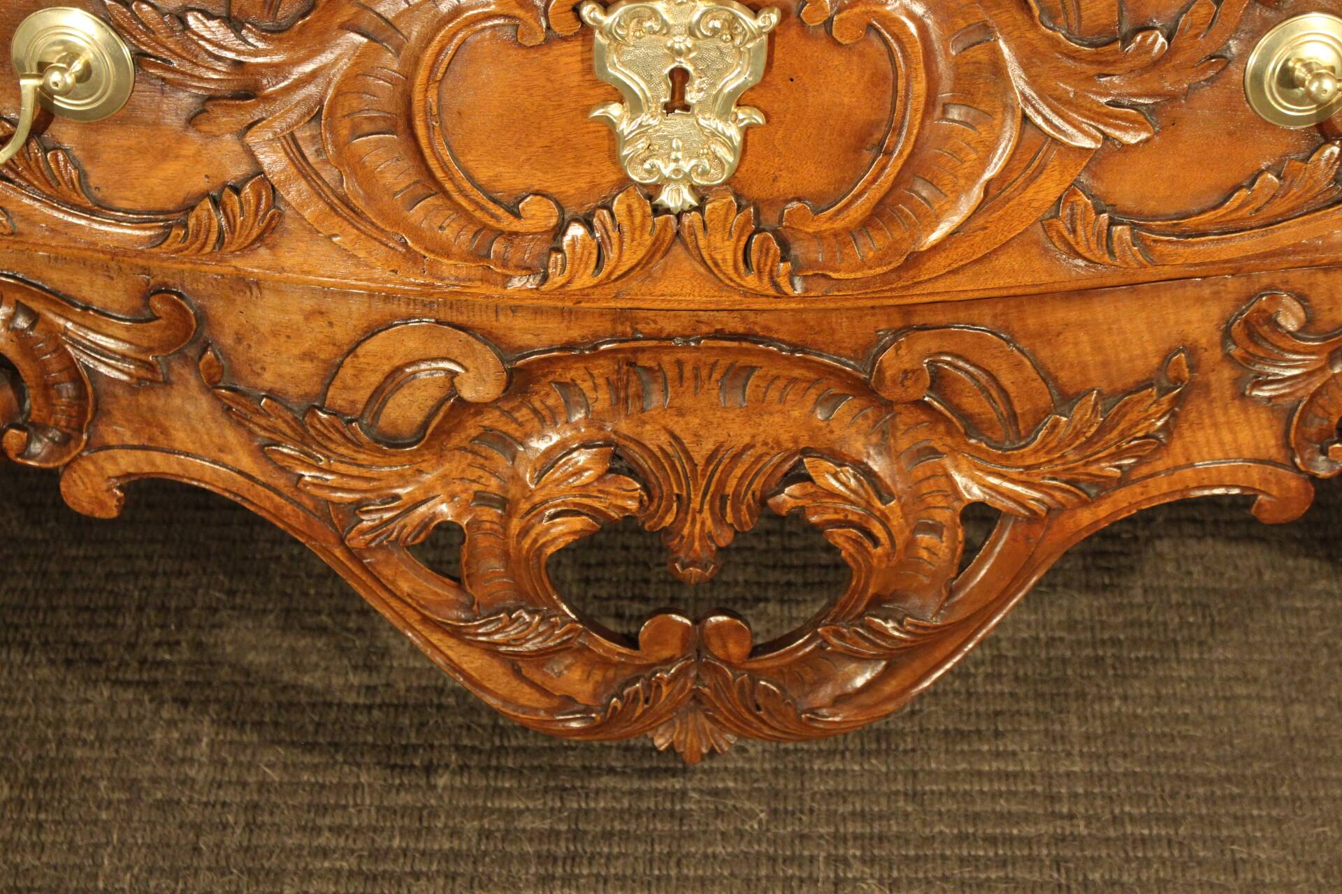 18th century Arlesian chest of drawers