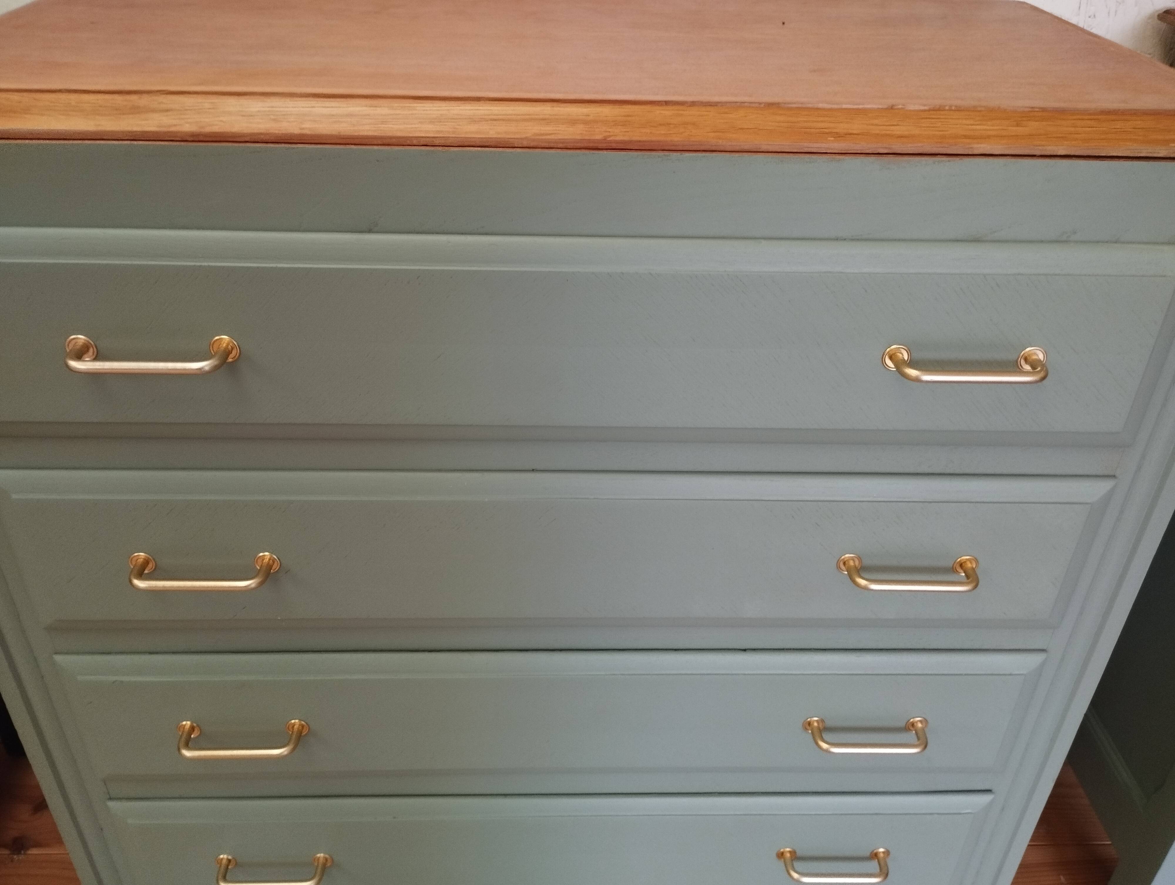 Chest of drawers