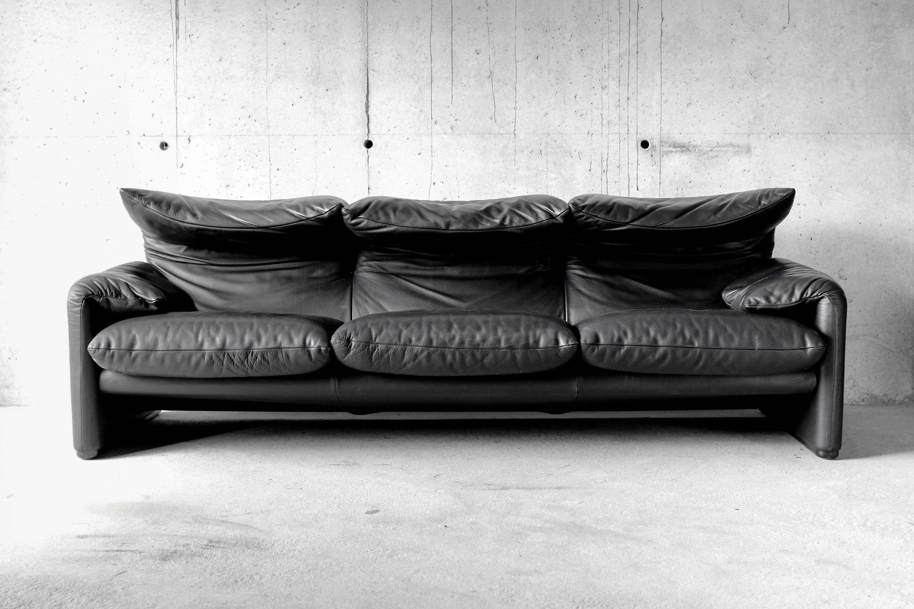 Maralunga black leather sofa 3 seater, Vico Magistretti for Cassina
