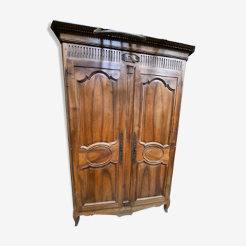 Armoire rustique en merisier massif