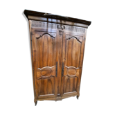 Armoire rustique en merisier massif