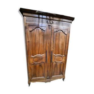 Armoire rustique en merisier massif