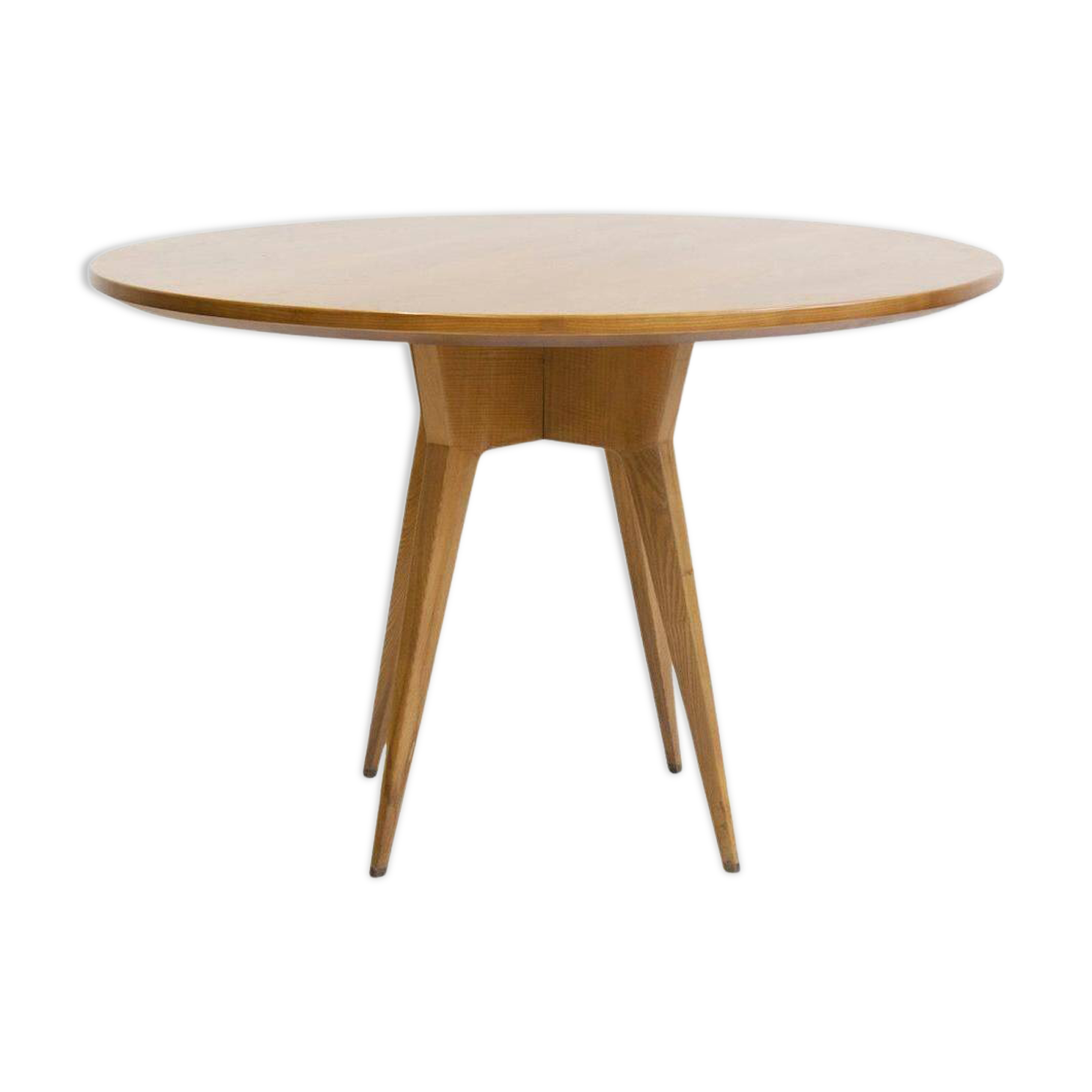 Round dining table in Wood Wood with brass details.