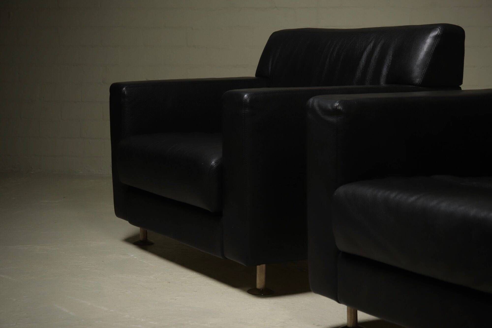 Pair of lounge chairs by Kunihide Oshinomi for Matteo Grassi 1980s