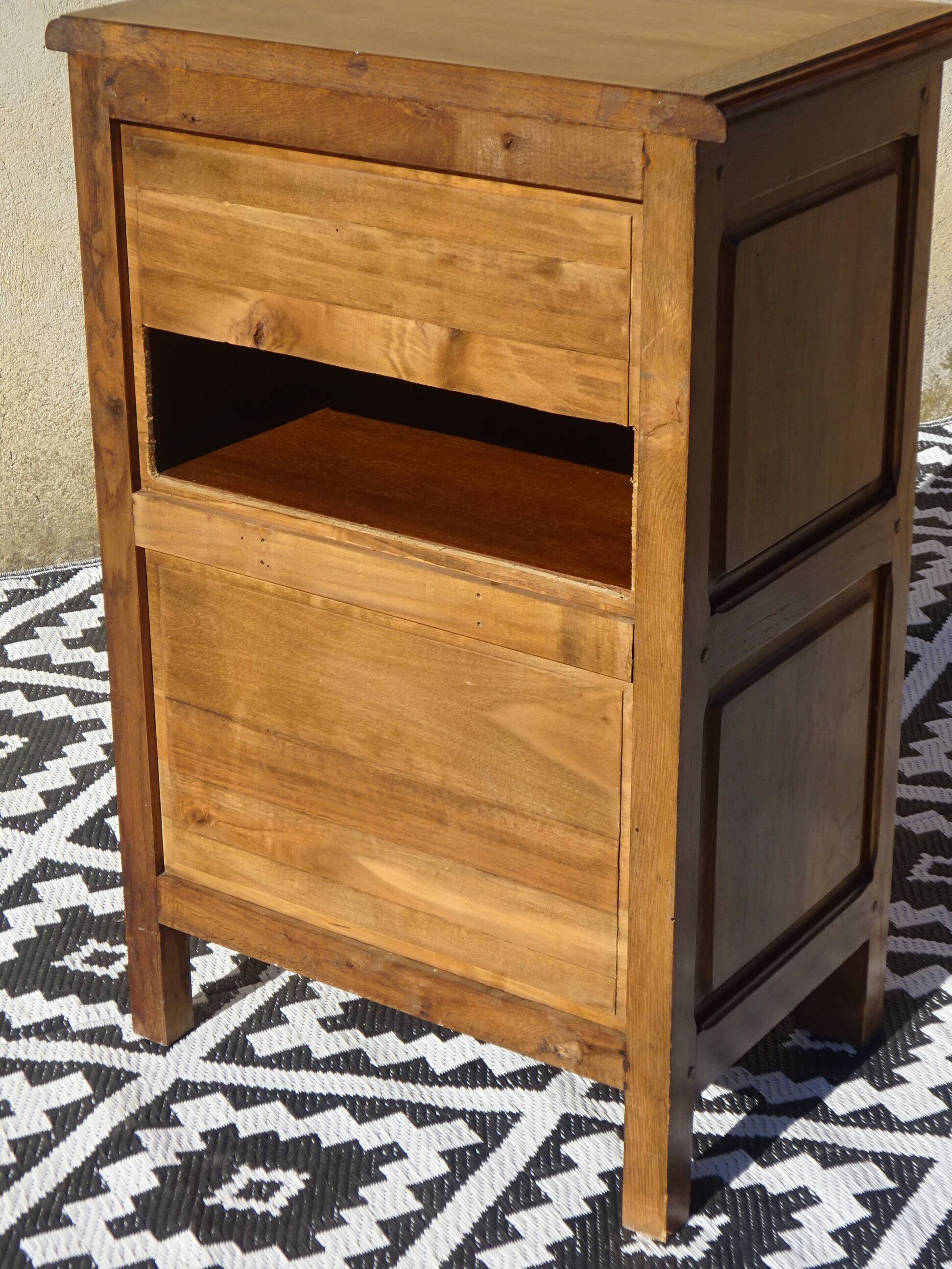 Rustic wooden confiturer