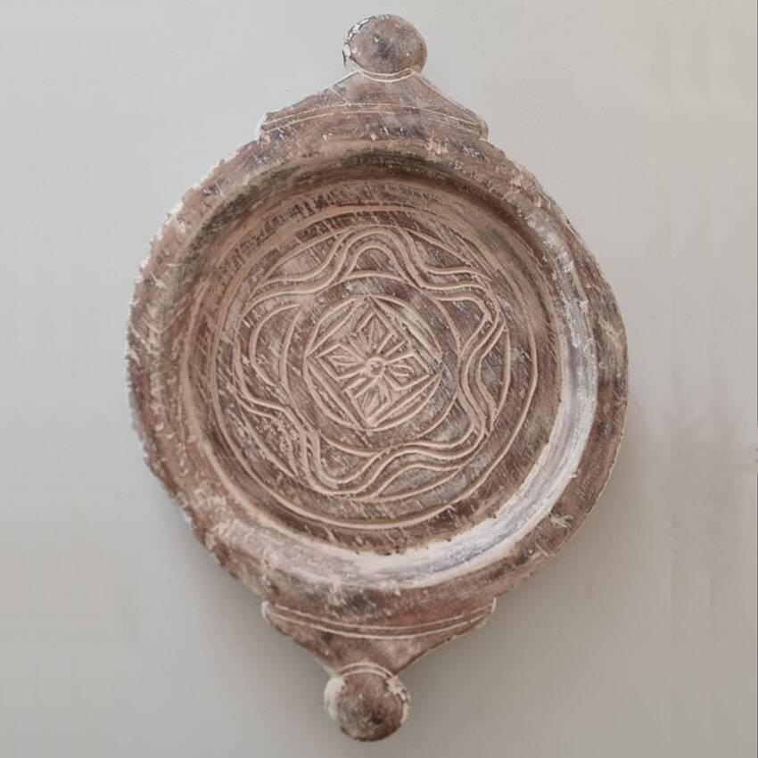 Old wooden Indian parat / tray.