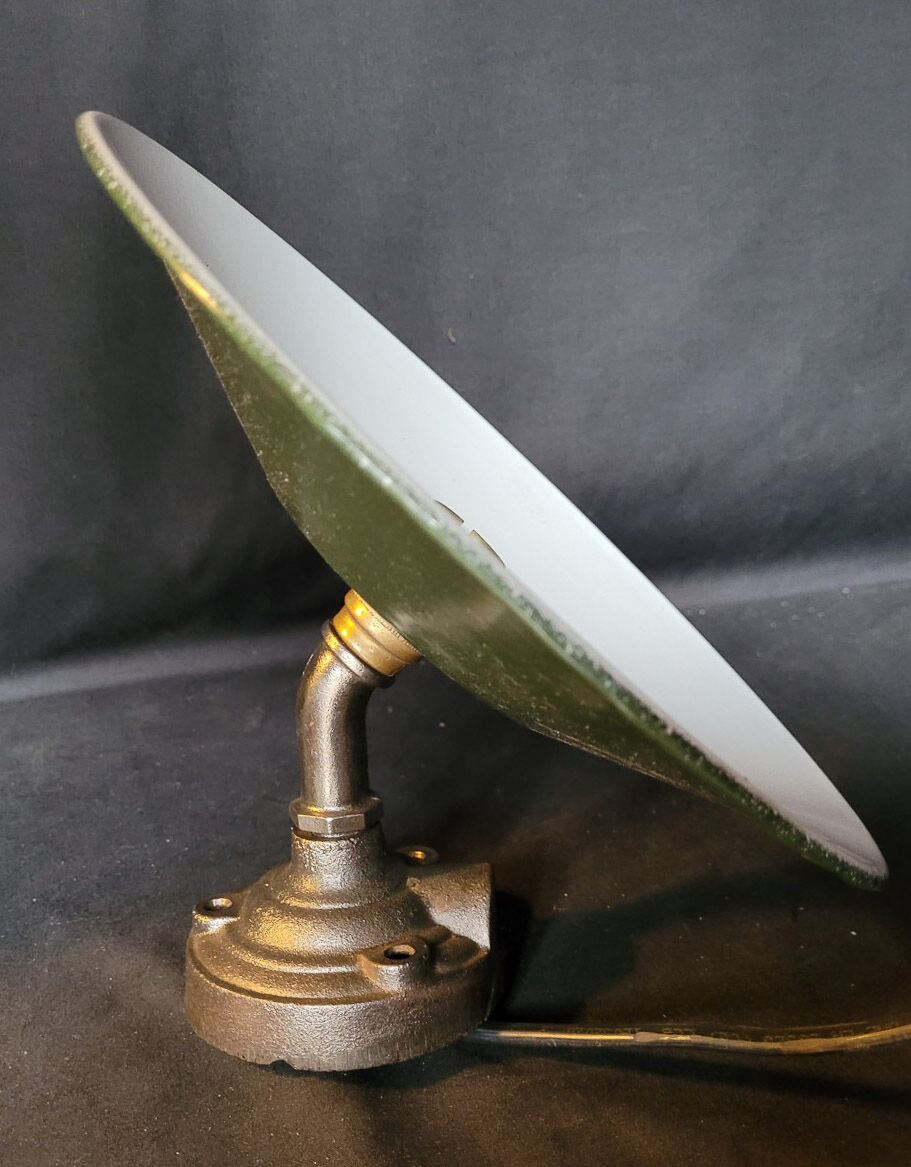 Industrial wall lamp