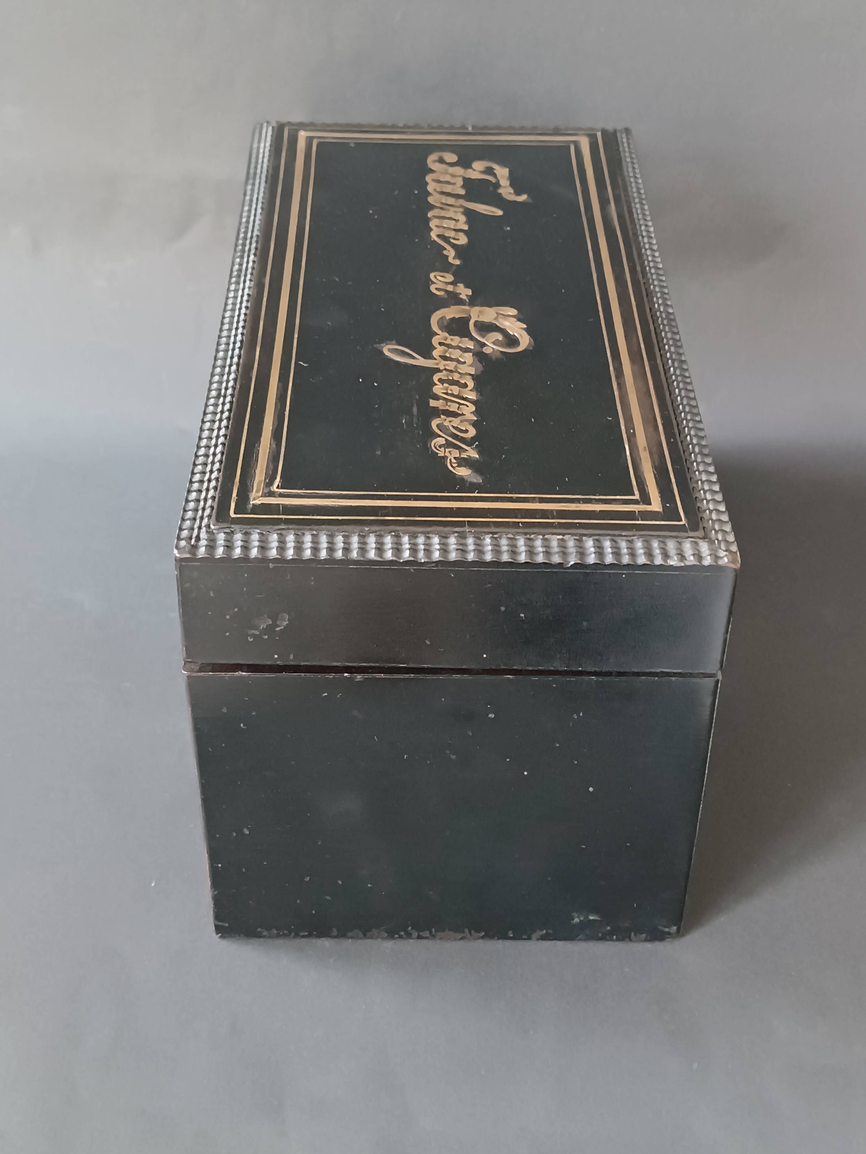 Coffret à tabac et cigares en bois et laiton Napoléon 3