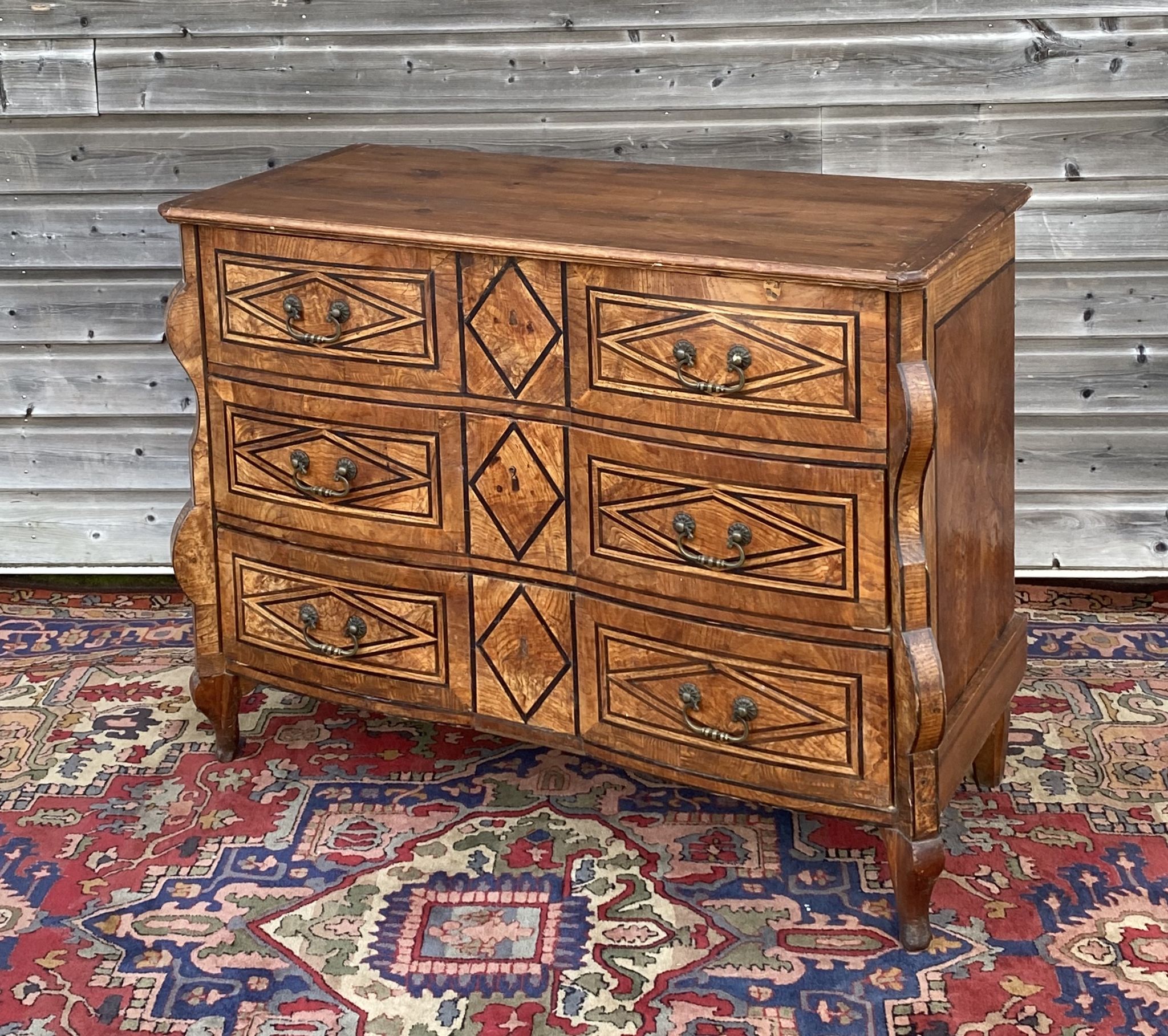 Commode Mazarine d’époque Louis XIV provenant du château de Bracquetuit