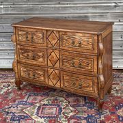 Commode Mazarine d’époque Louis XIV provenant du château de Bracquetuit
