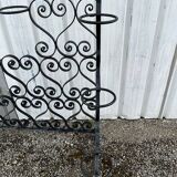 Wrought iron pot holder
