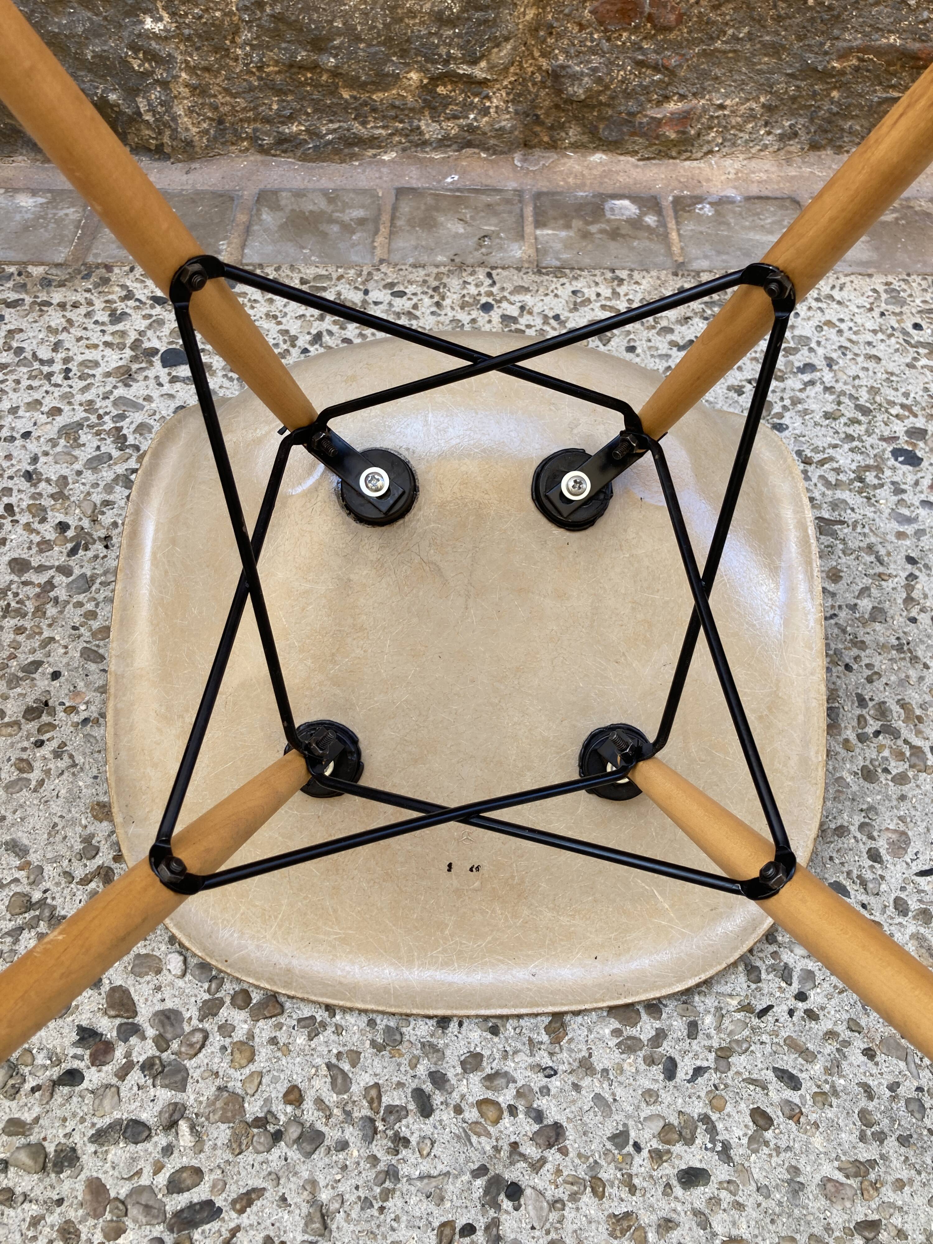 Beige chair DSW Eames