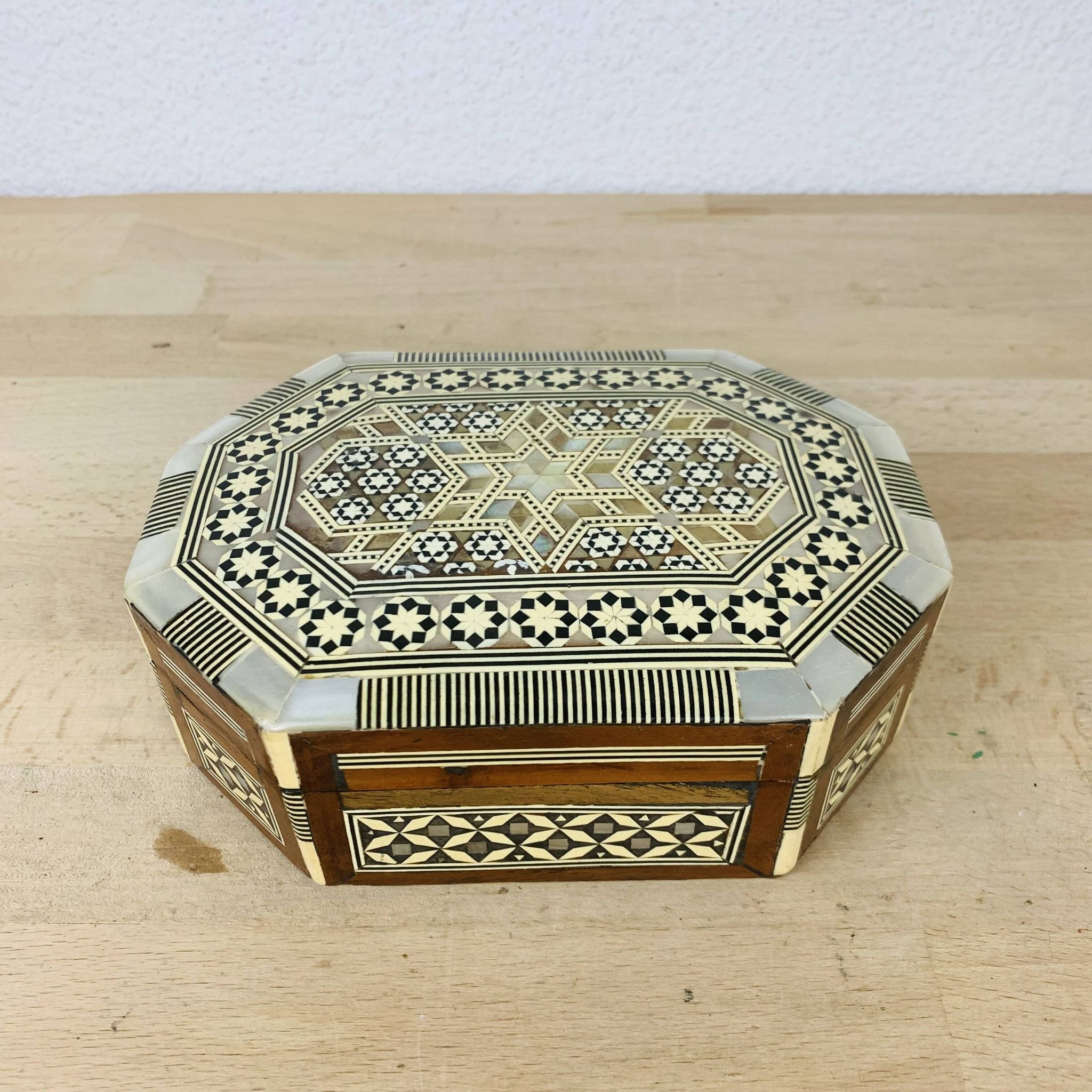 Boîte à bijou marqueterie de nacre vintage