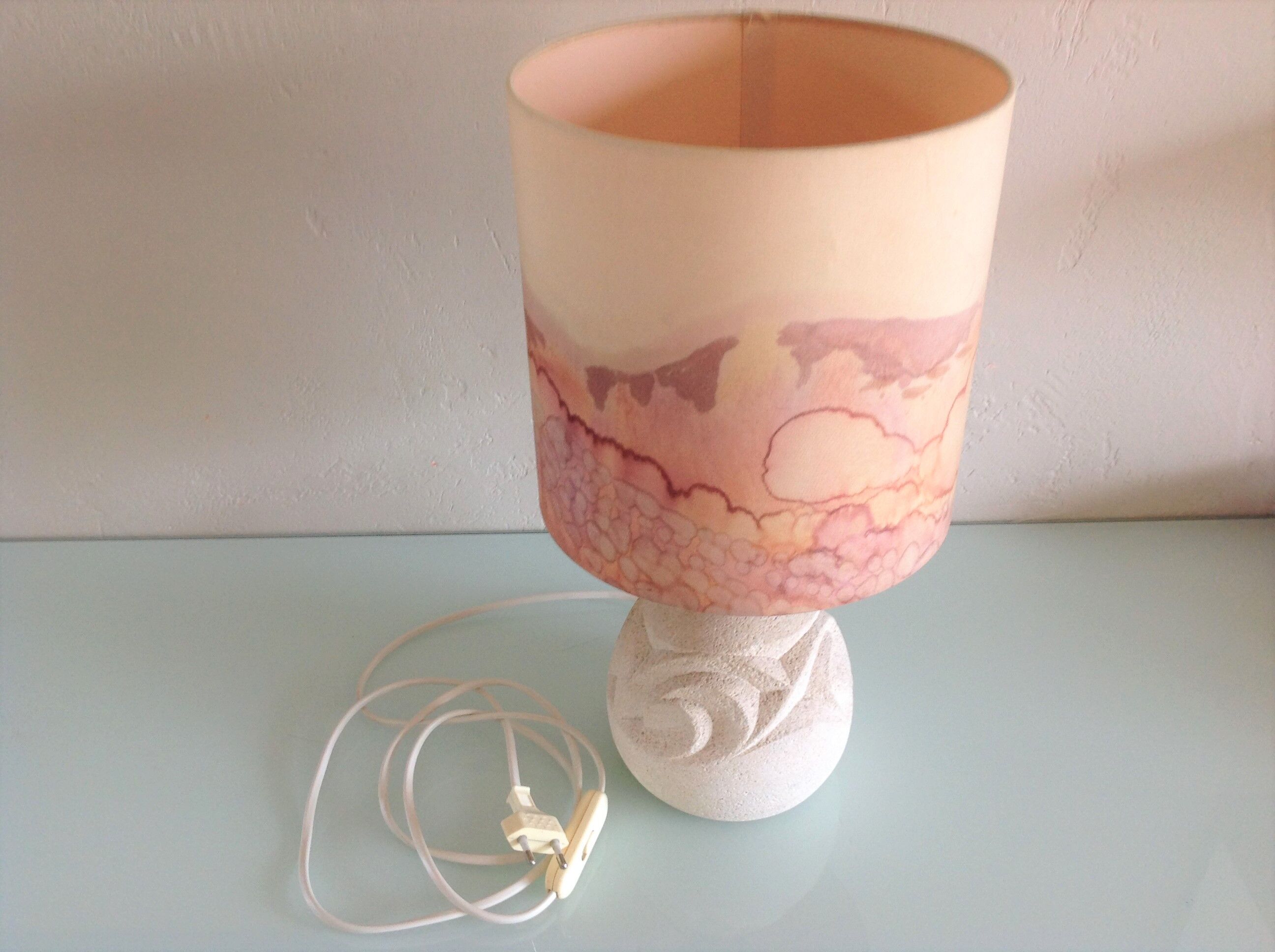 Ovoid lamp in carved stone and printed lampshade / vintage 60-70s