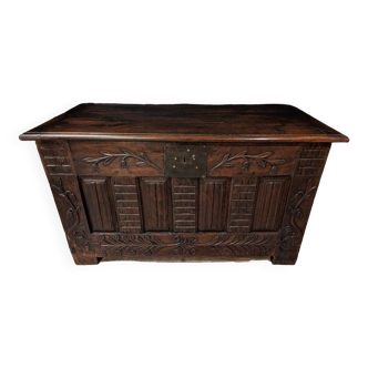 Catalan Chest Late 17th In Walnut