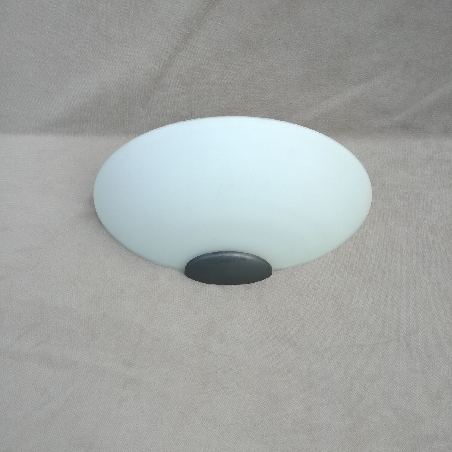 Applique demi lune en verre opalin 35 cm