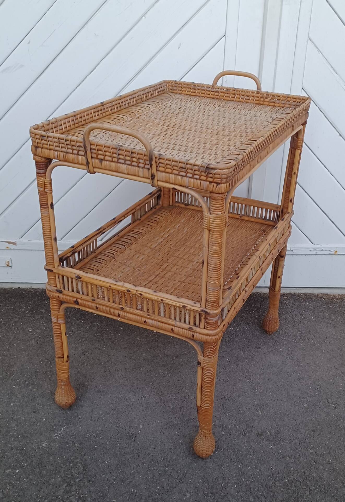 Ancienne desserte en rotin tressé
