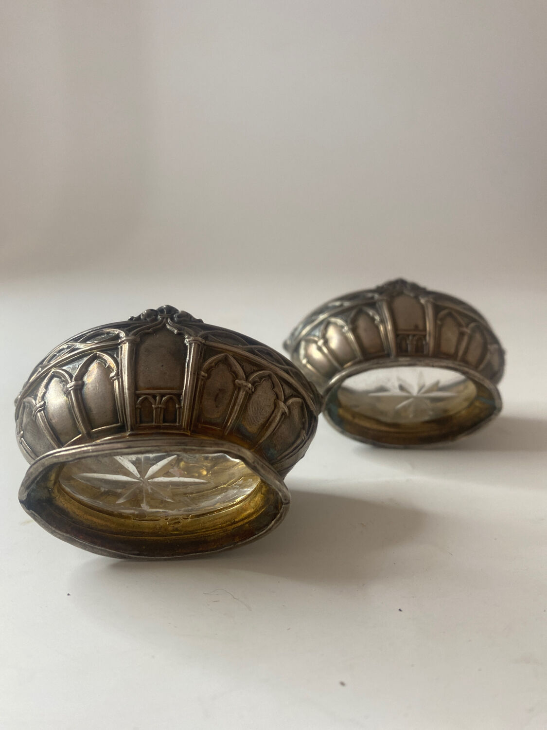 2 salt shakers Saint Louis in silver