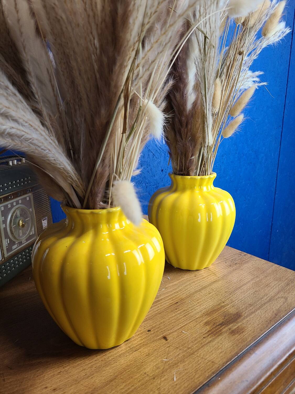 Paire de vase en émail jaune citron