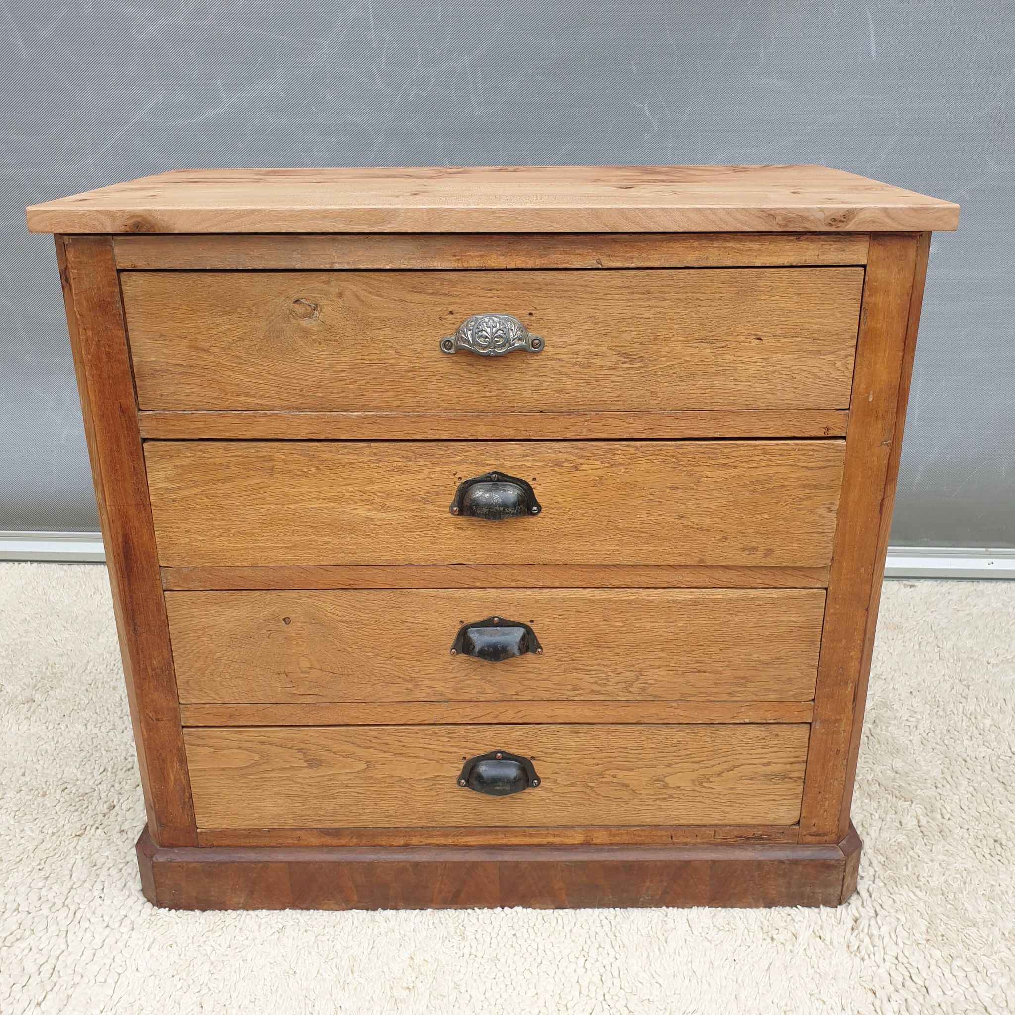 Petite commode Chêne Orme Acajou début XXème